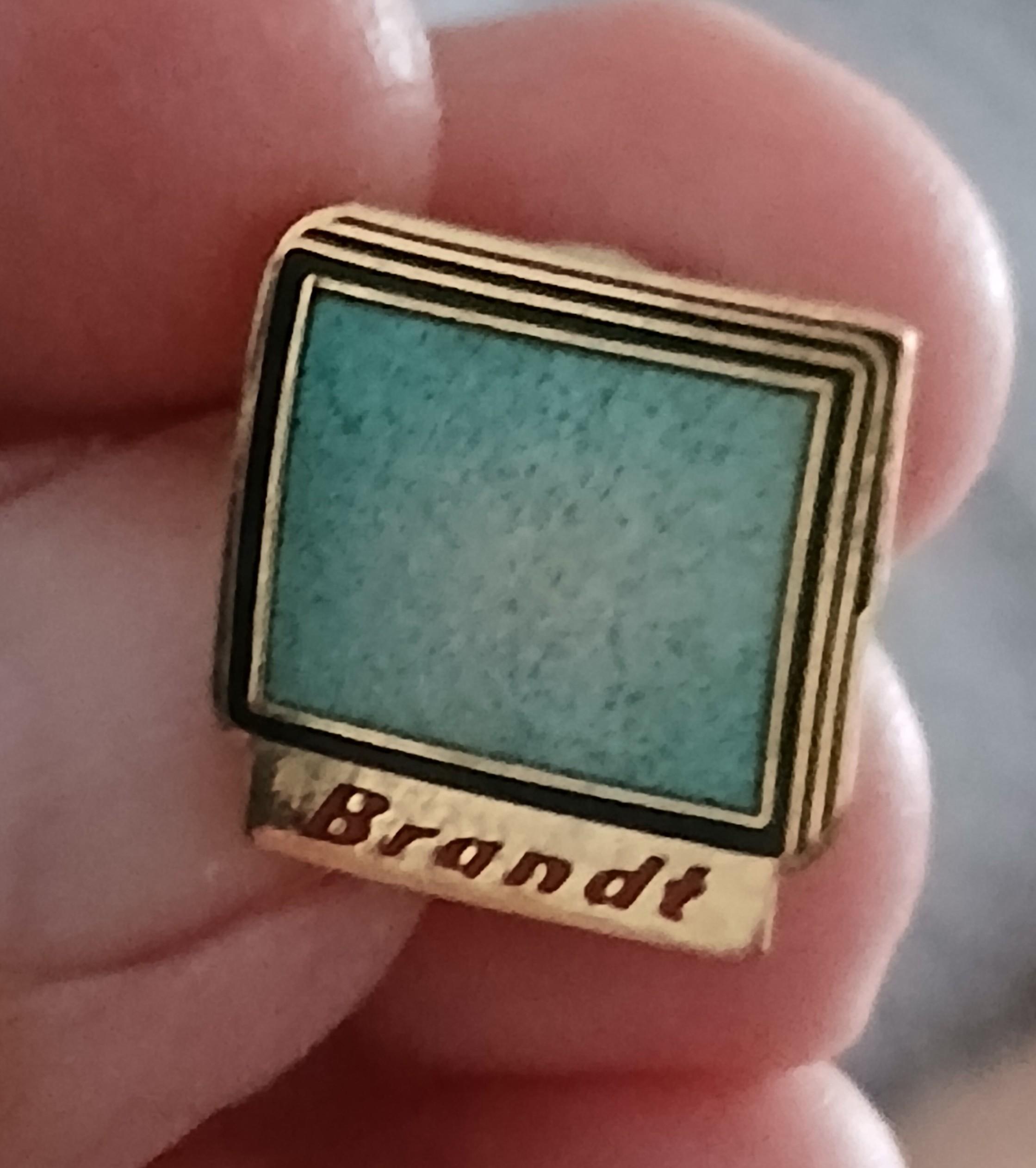 troc de troc n ' 17 reserver gigi un pins ' brandt ' image 0