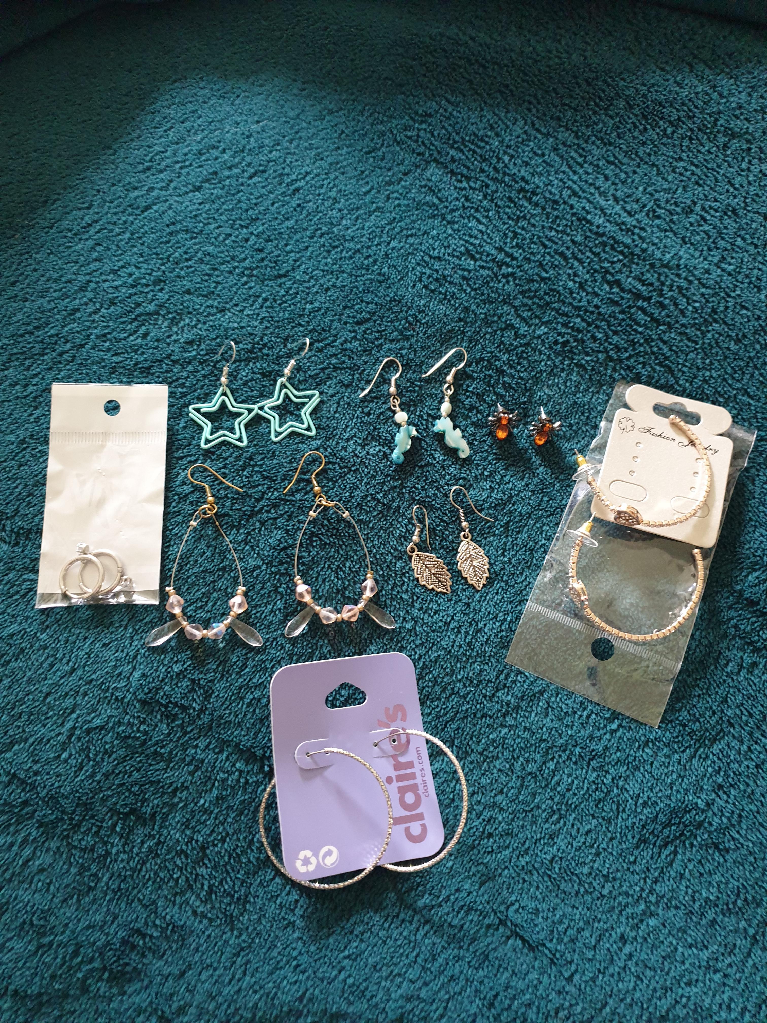 troc de troc lot de boucles d'oreilles image 0