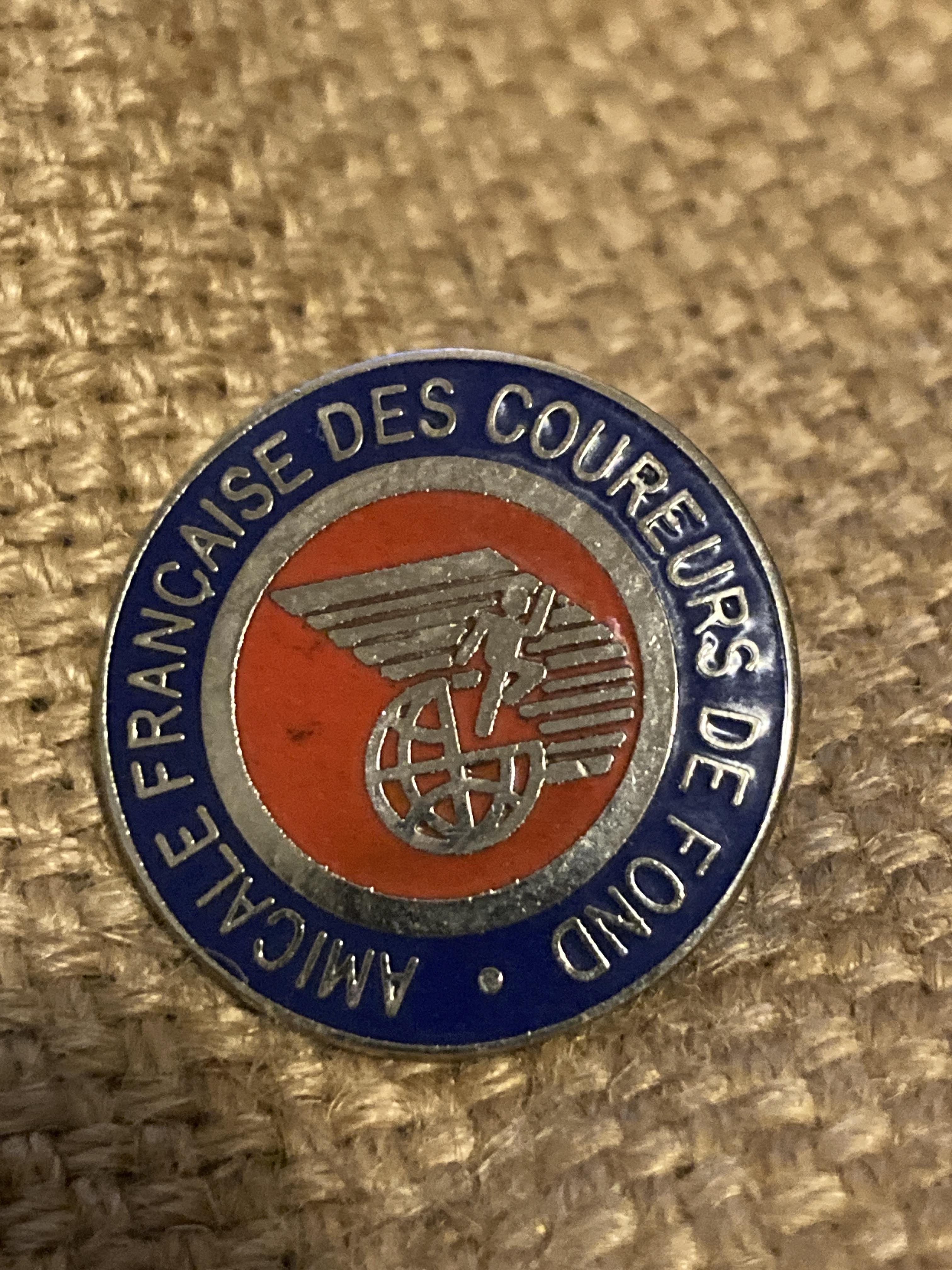 troc de troc pin’s amicale française des coureurs de fond image 0