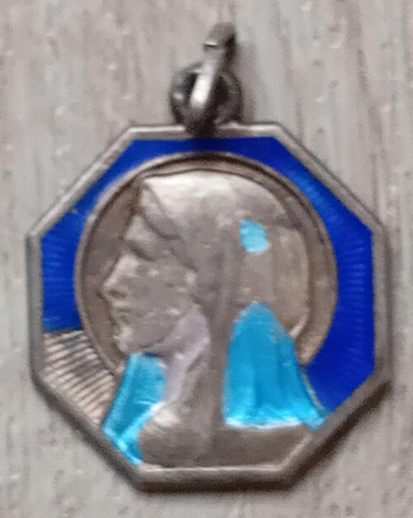 troc de troc une médaille pendentif religieuses " sainte marie " image 1