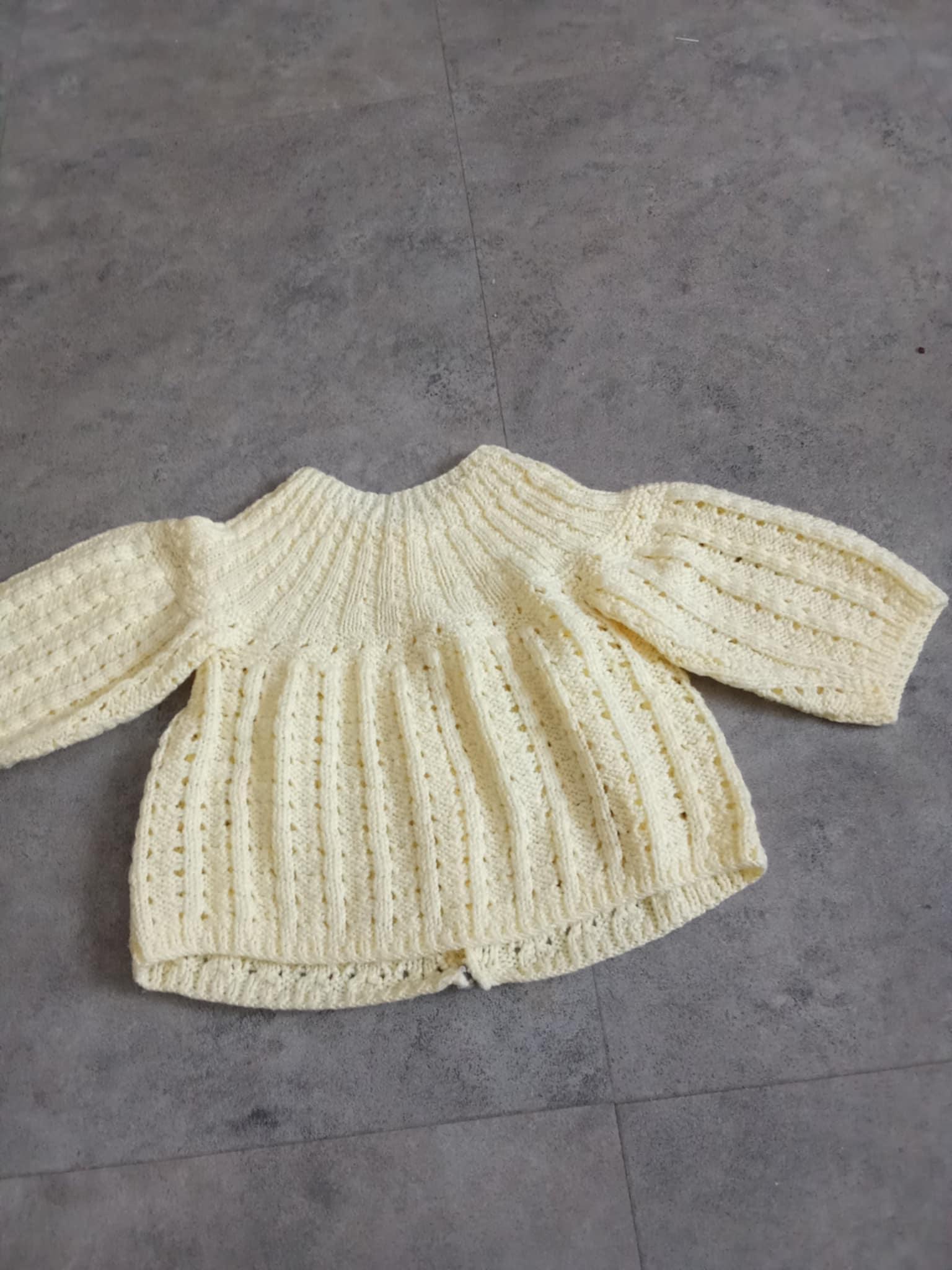 troc de troc brassiere jaune pale 1/3 mois laine fin main image 1