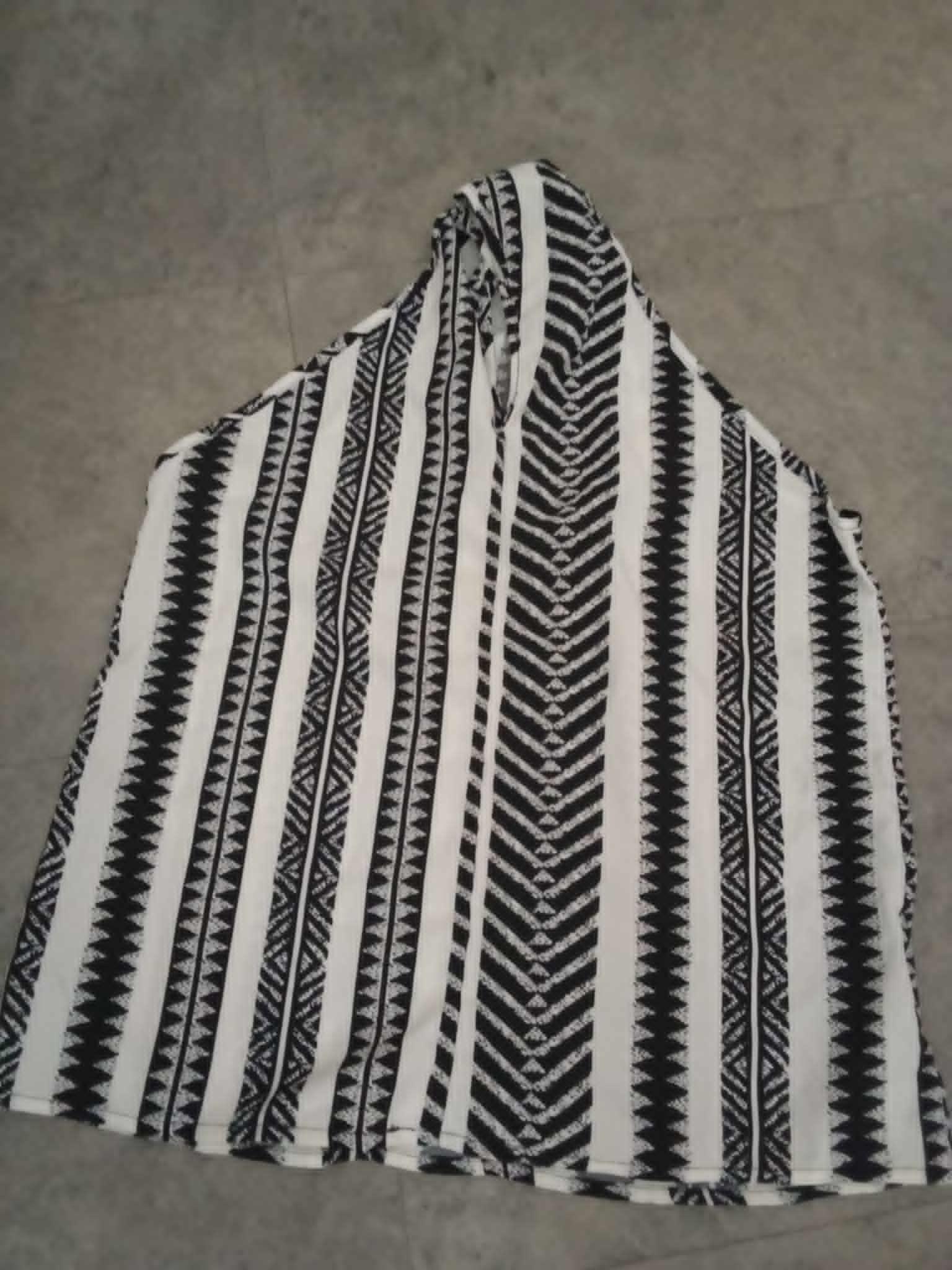 troc de troc tunique noir et blanc taille 40/42 bon etat image 0