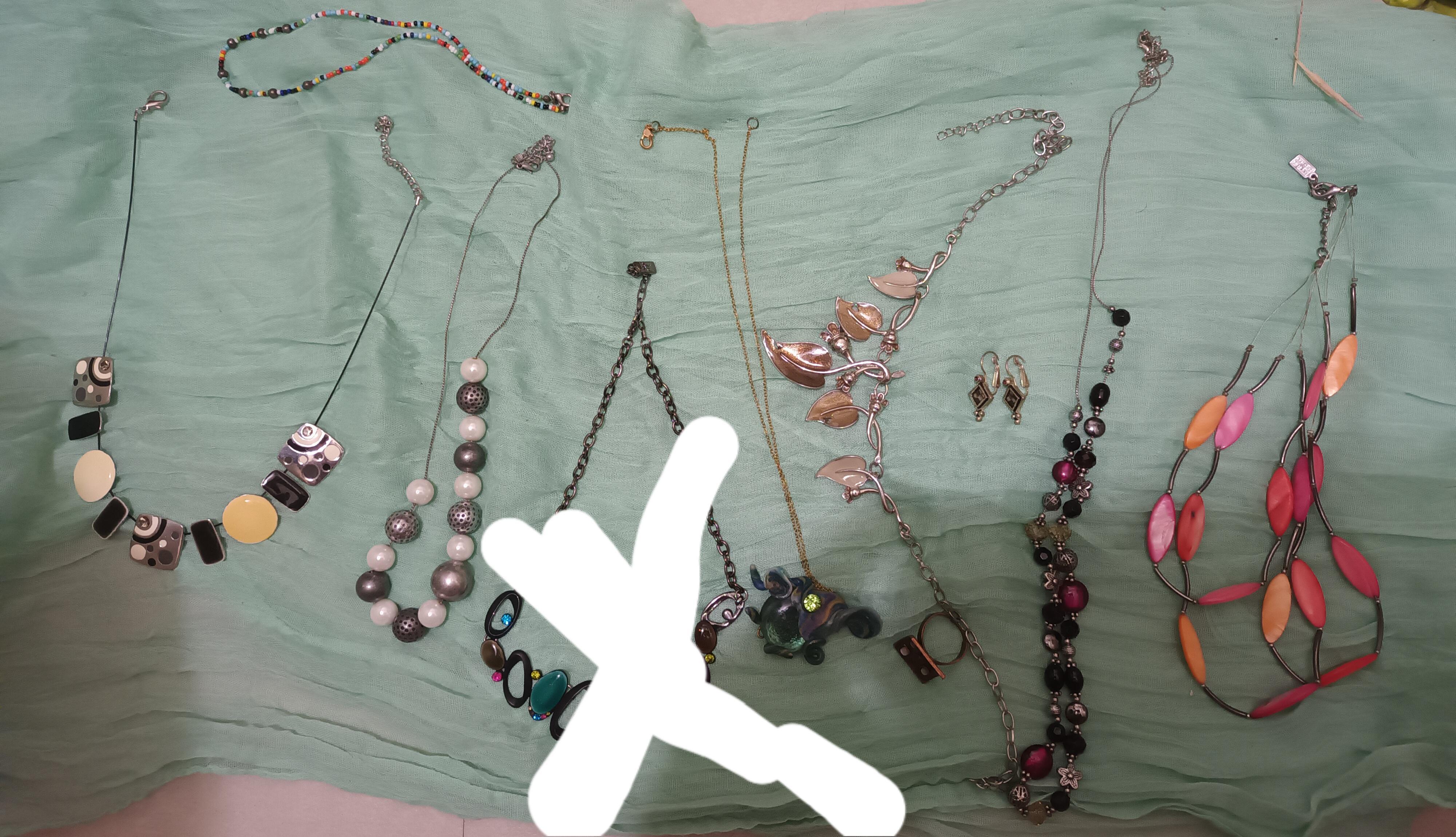 troc de troc bijoux fantaisie, certains jamais portés : colliers, bague, boucles d'oreille image 0