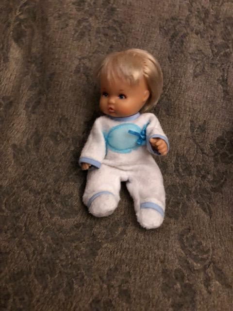 troc de troc mini poupée bébé 18cm approx. image 0