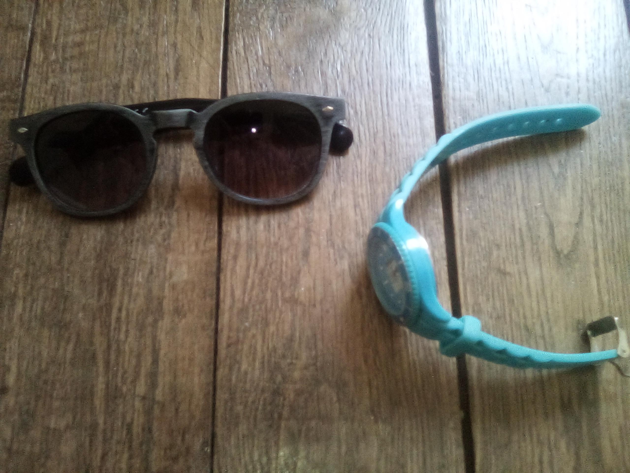 troc de troc lunettes de soleil enfant et montre image 1