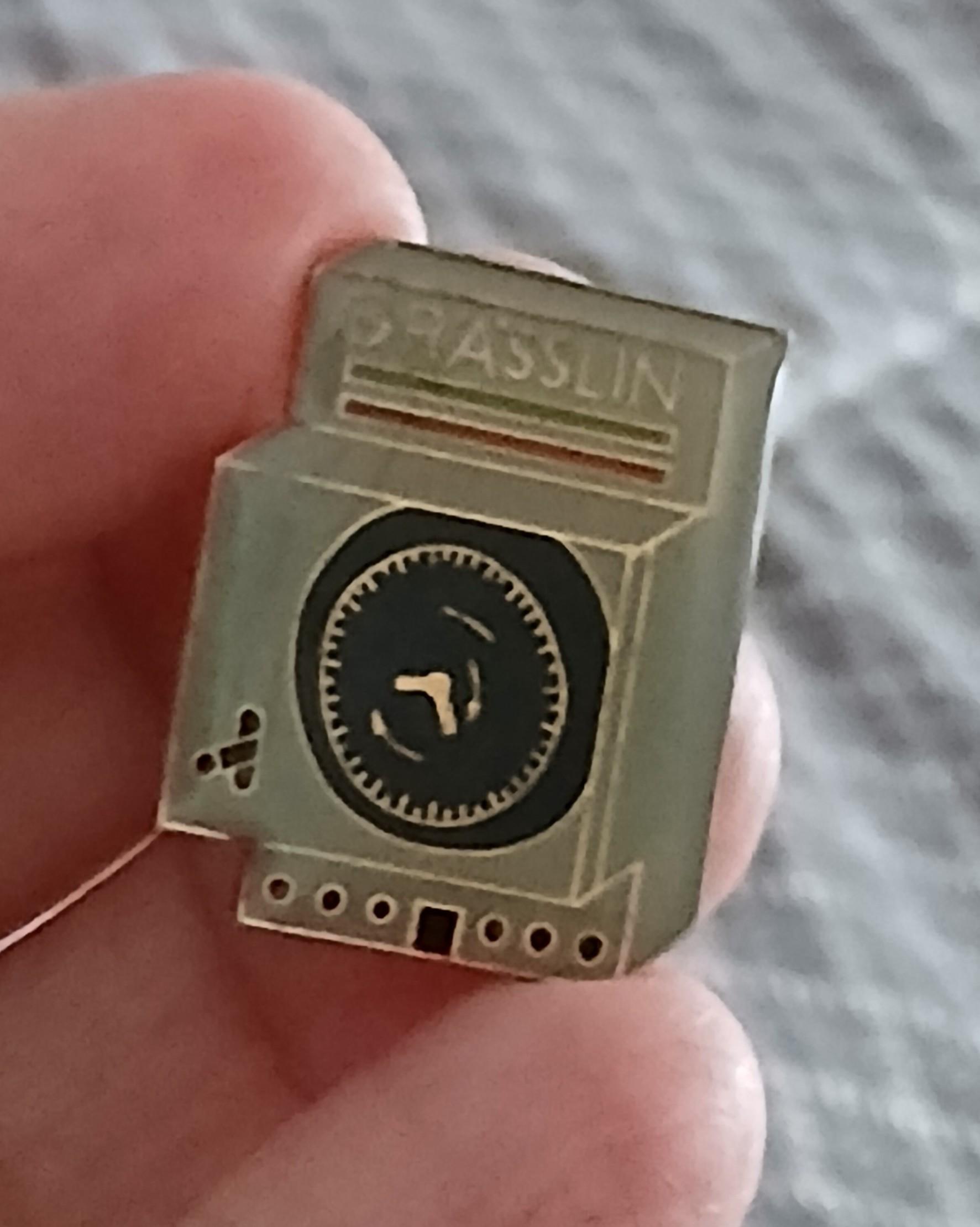 troc de troc n 22 reserver gigi un pins ' grasslin ' image 1
