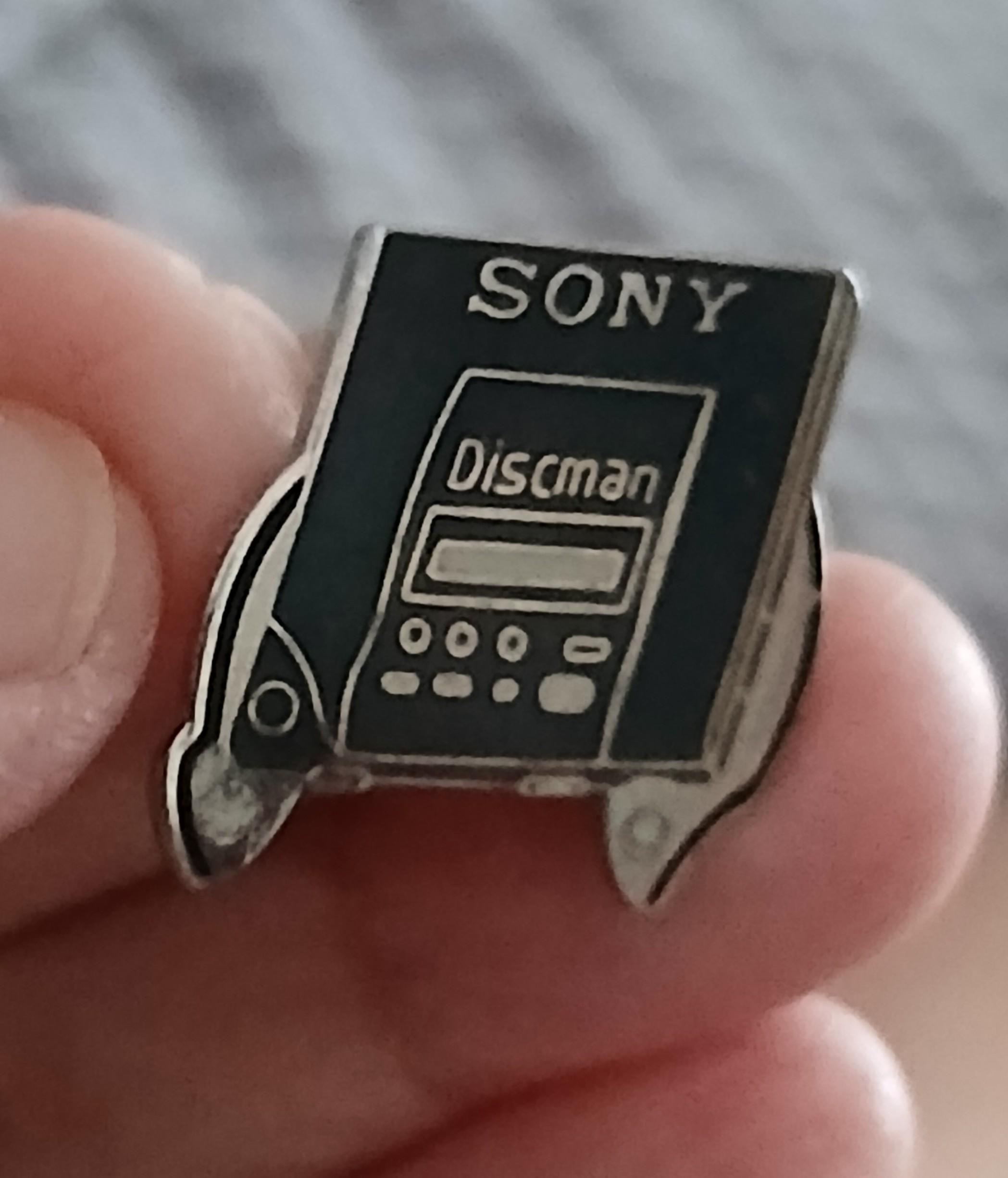 troc de troc n * 16 reserver gigi un pins ' sony ' image 1