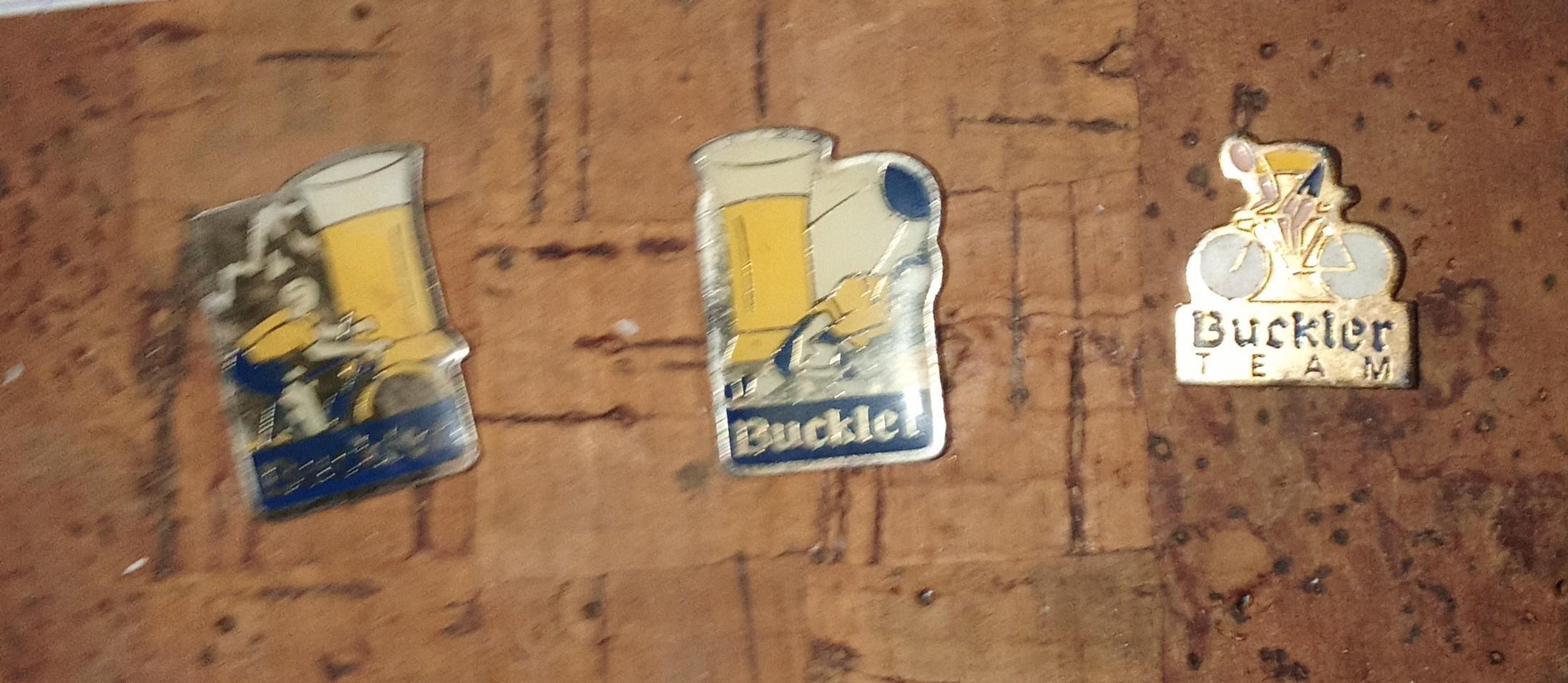 troc de troc lot pin's bière avec attache image 0