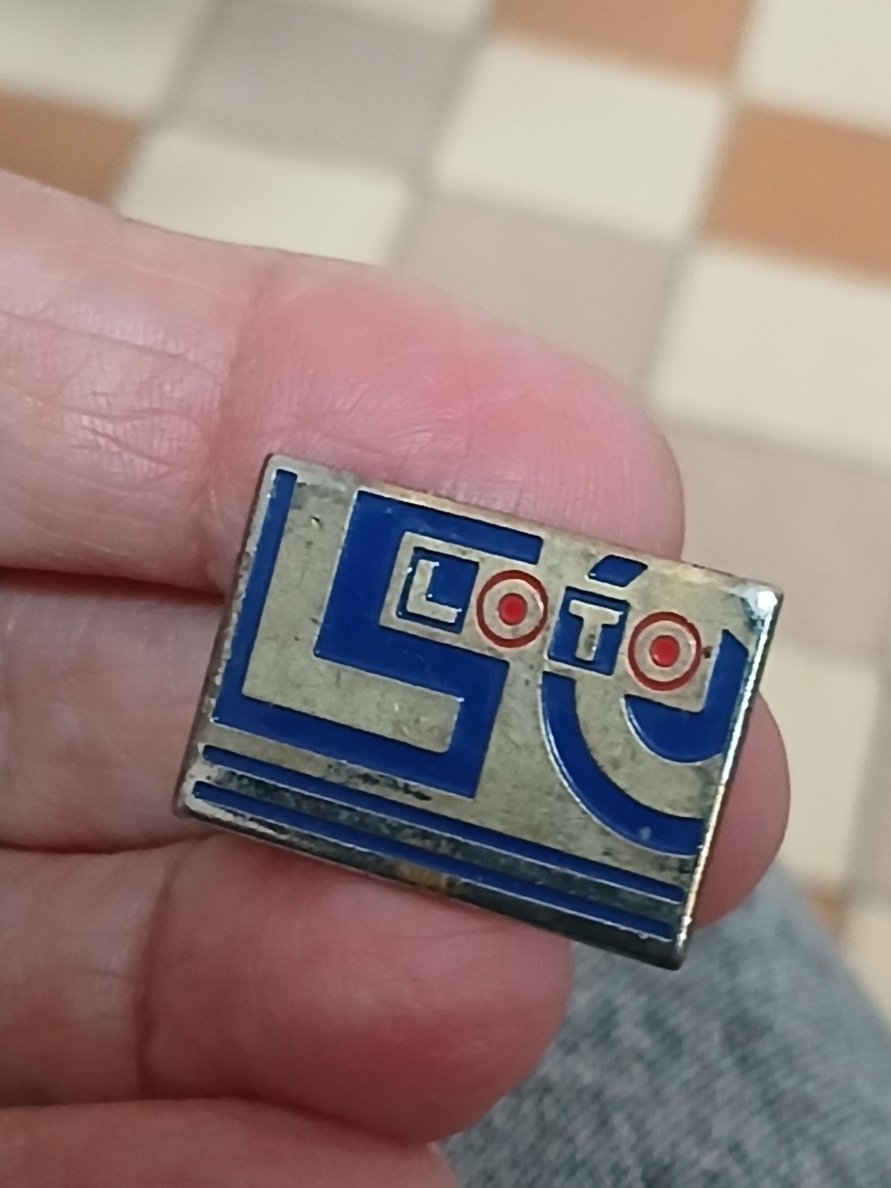 troc de troc reserver sophie  un pins image 0