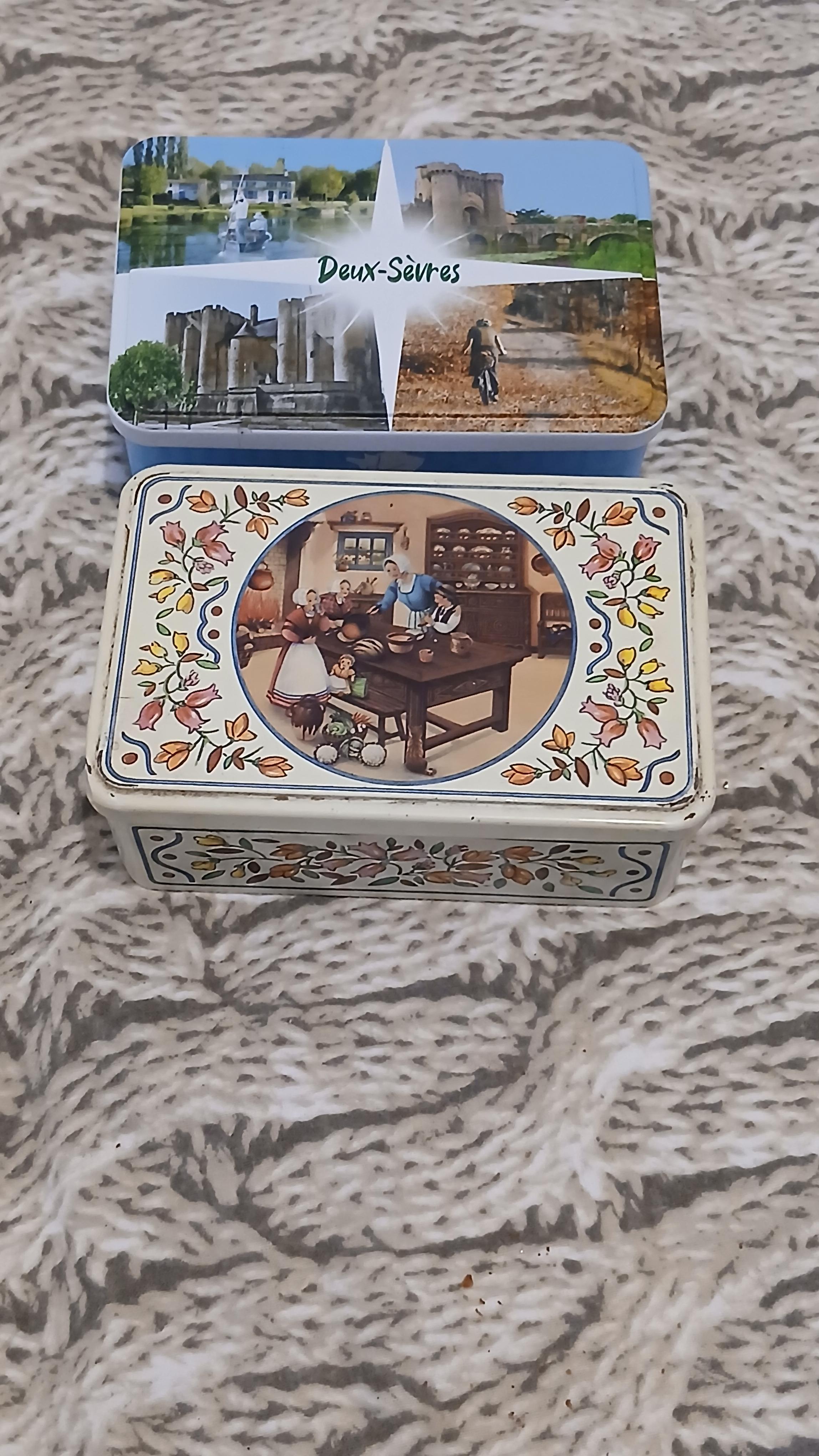 troc de troc deux boîtes en fer image 0