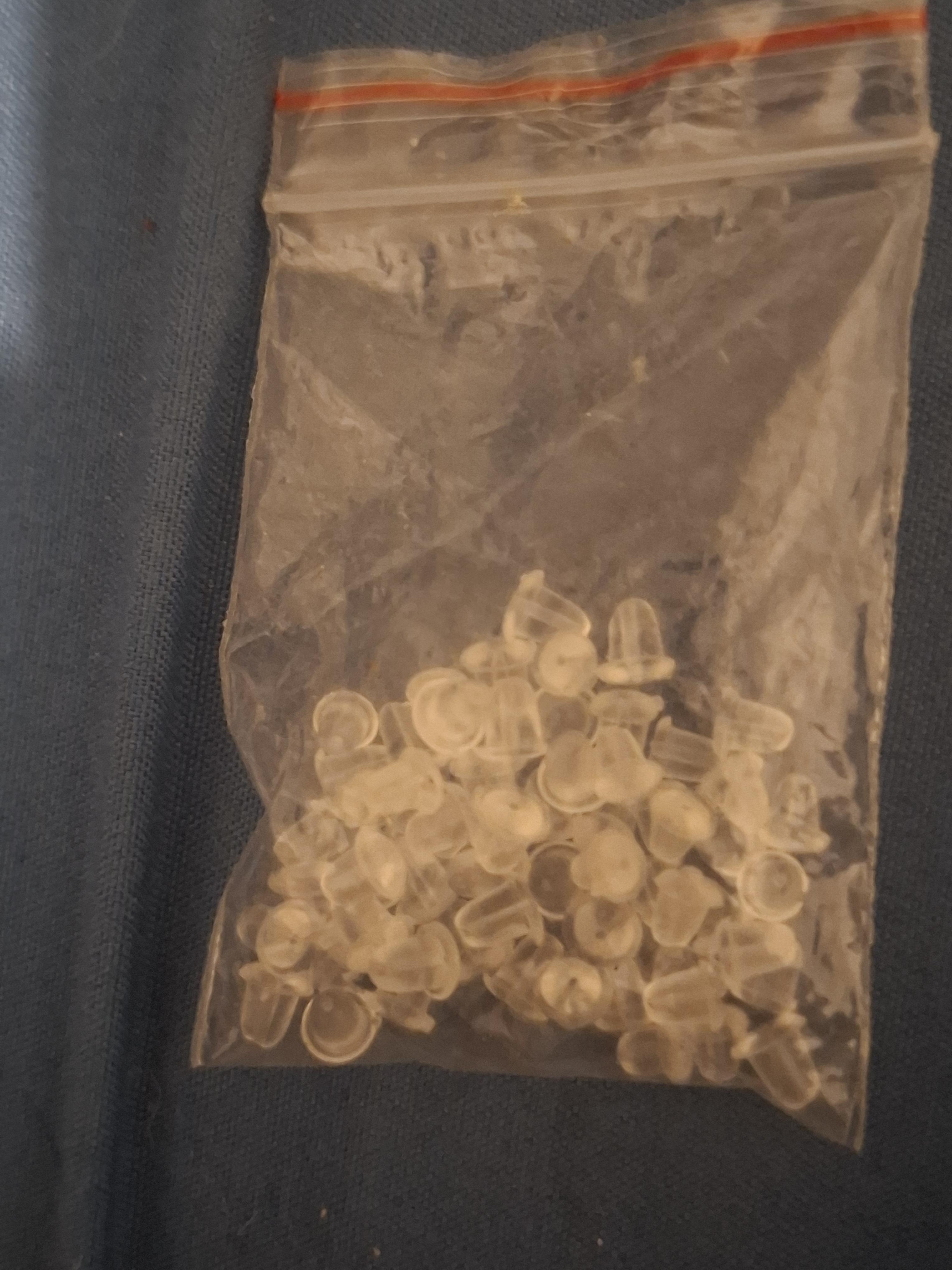 troc de troc attache boucles d'oreilles image 0