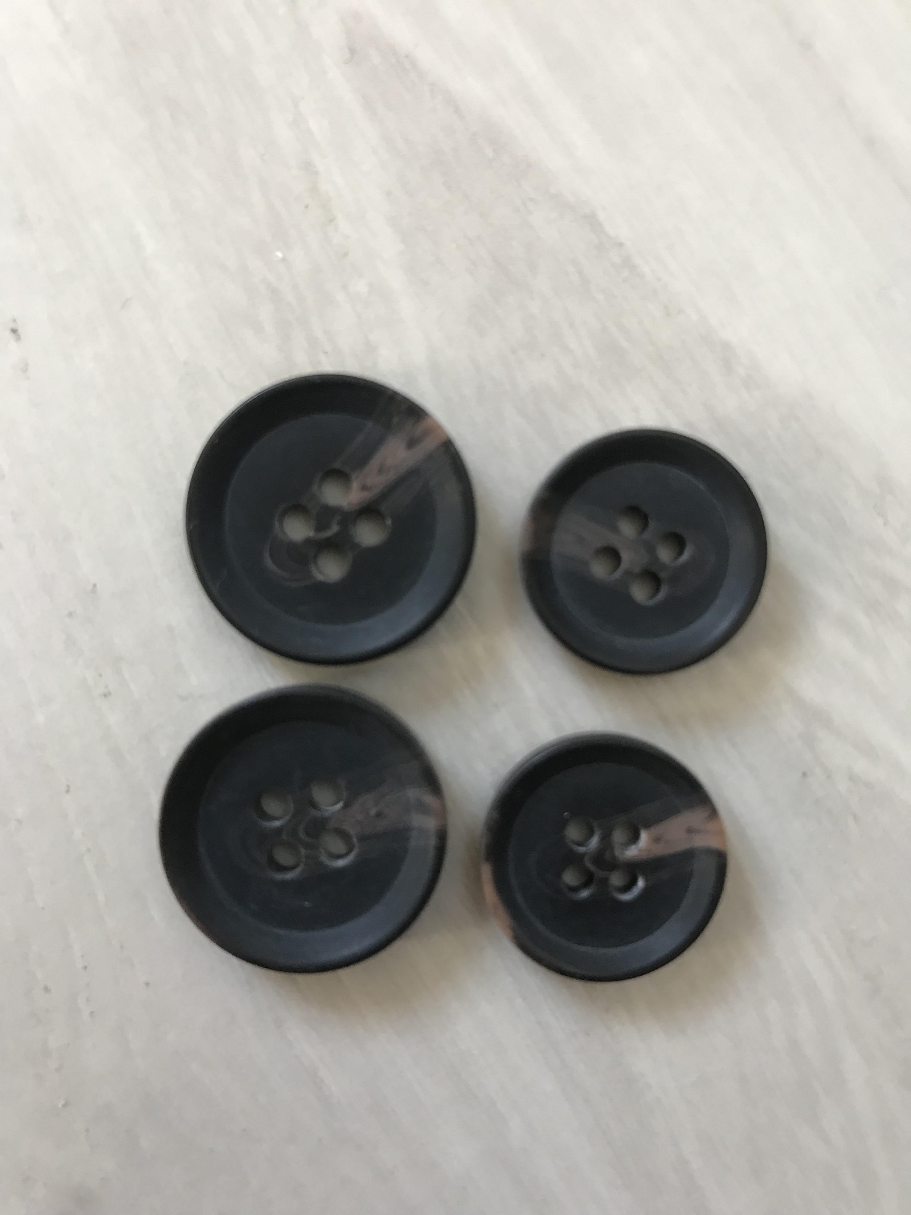 troc de troc réservé 4 boutons noirs image 0