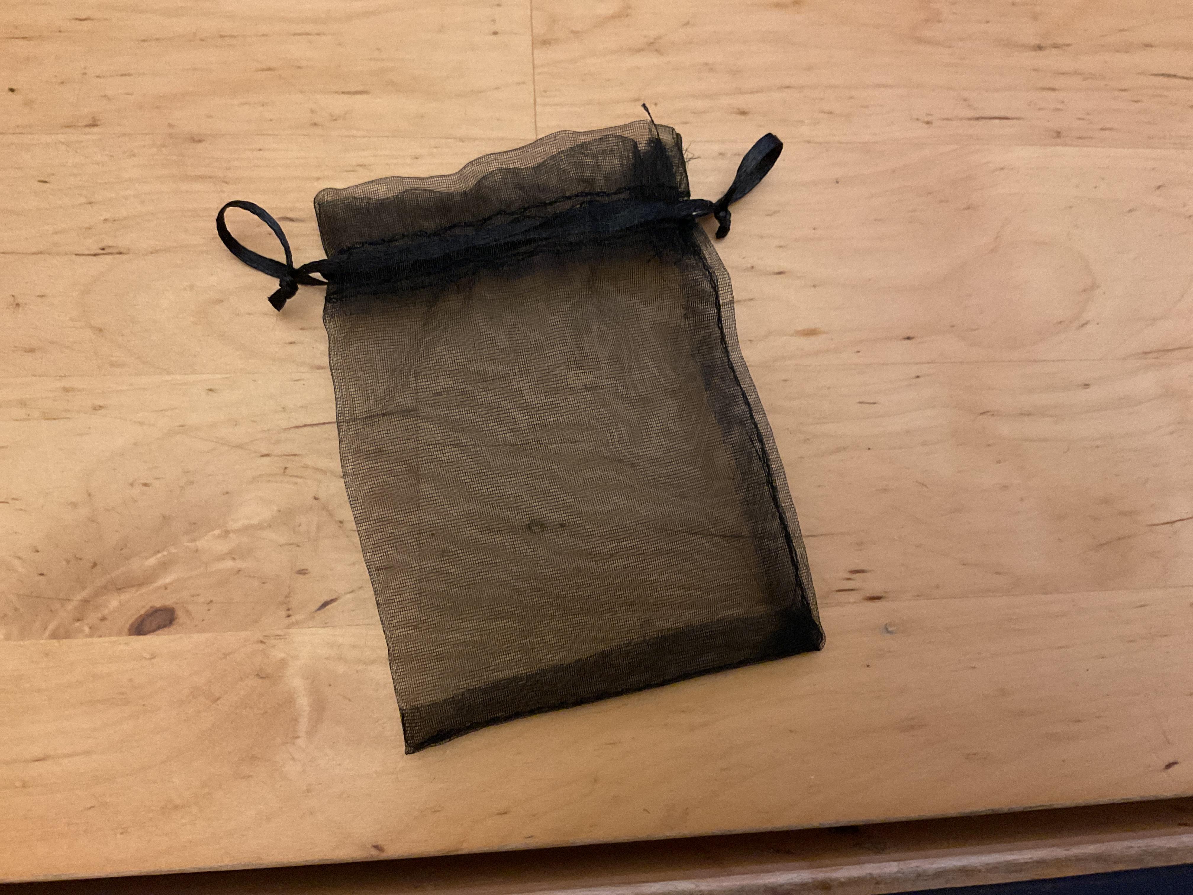 troc de troc pochette organdi noire image 0