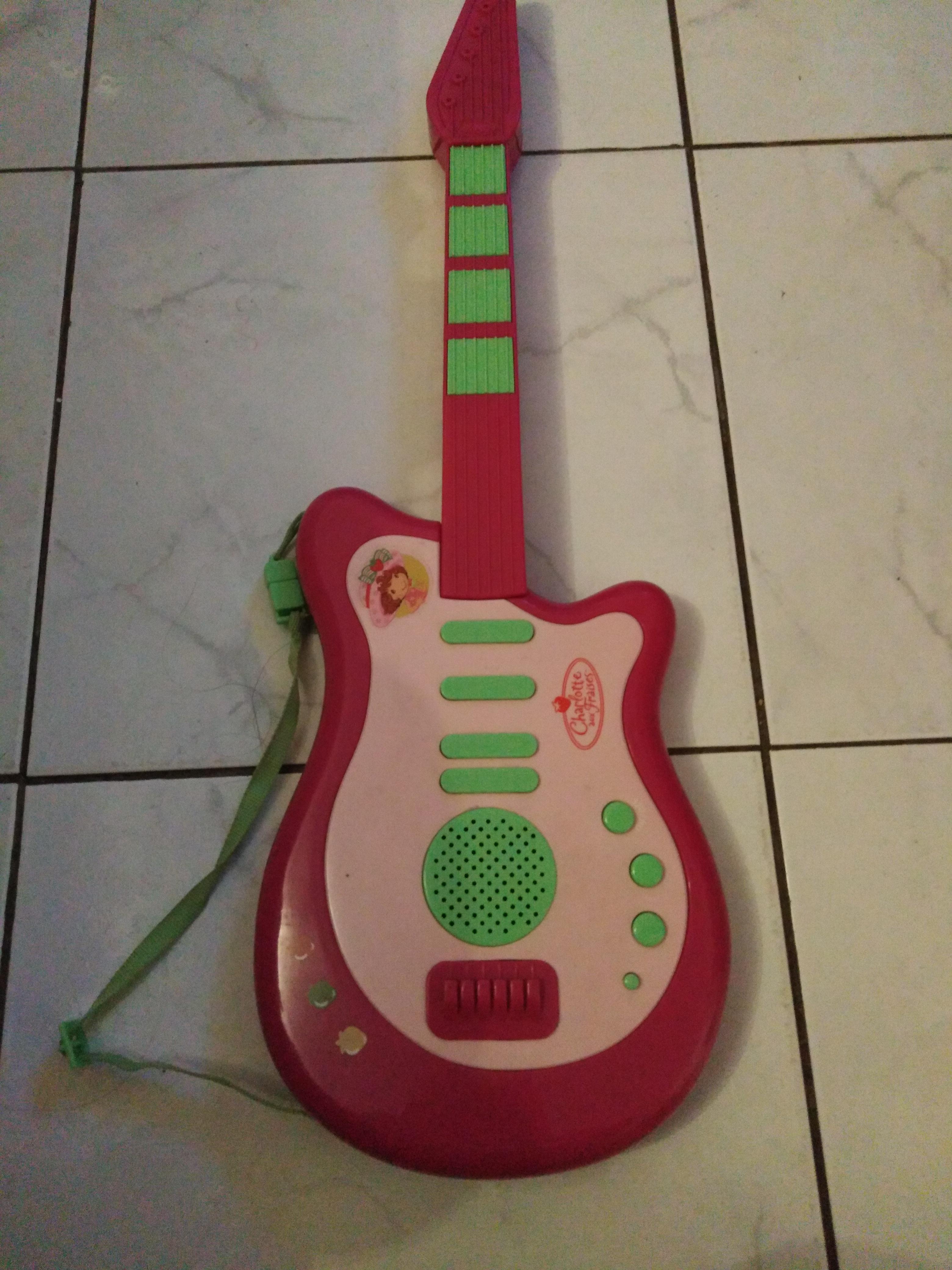 troc de troc guitare charlotte aux fraise image 0