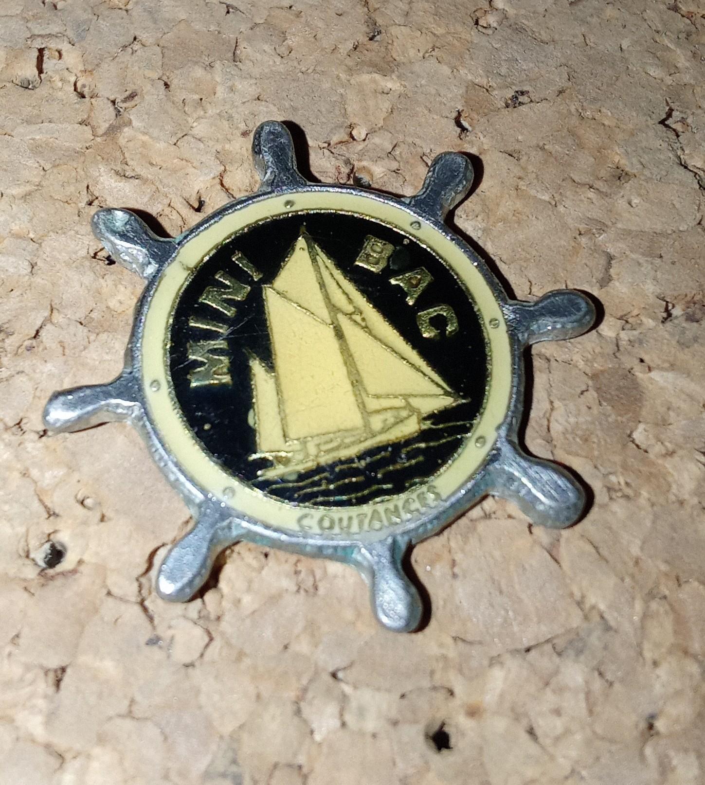 troc de troc pin's voilier sans attache image 0