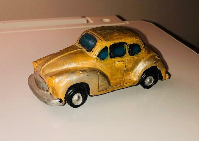 troc de troc figurine décoration voiture jaune céramique résine 10 cm image 0