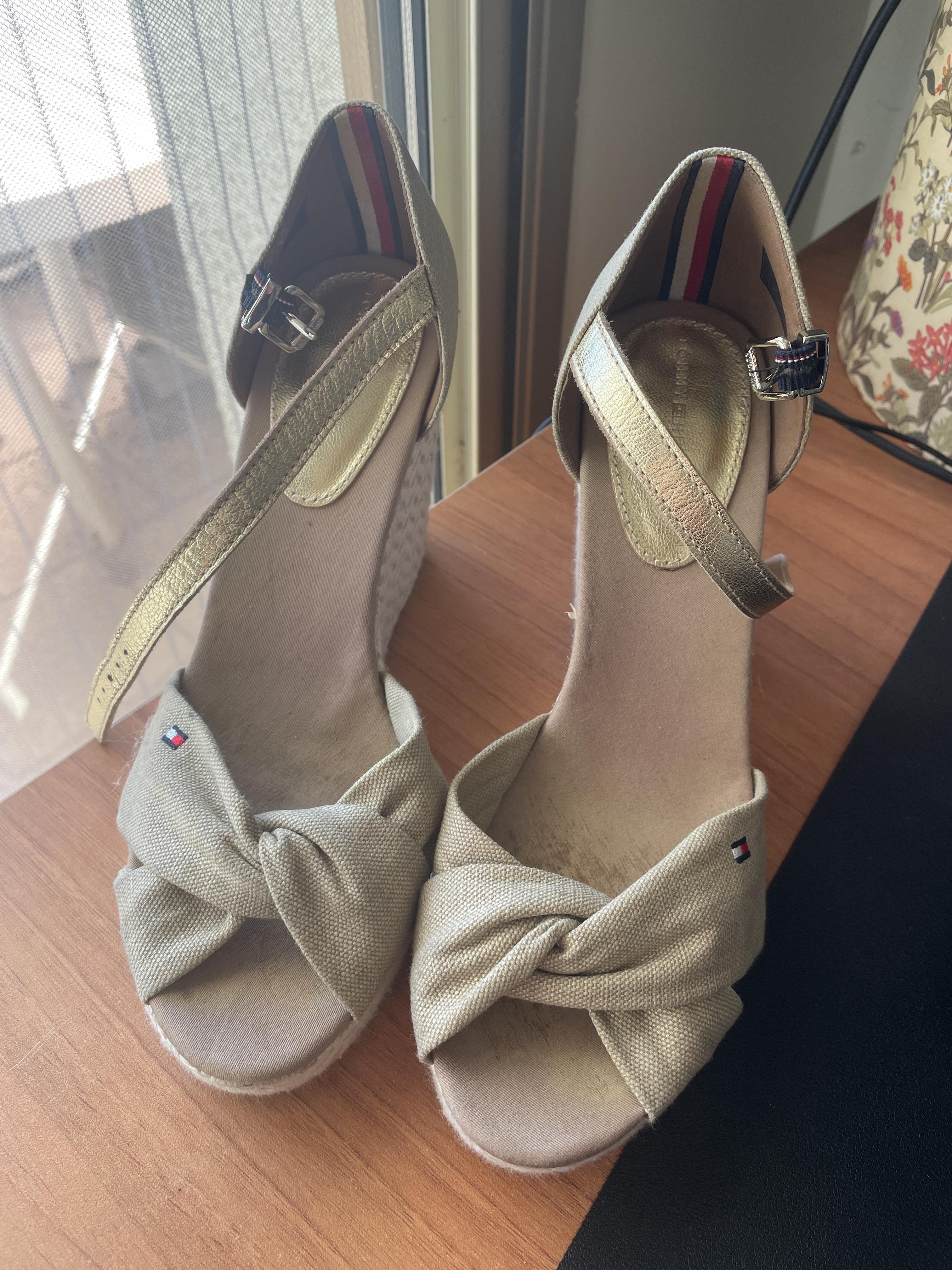 troc de troc magnifique paire de compensés tommy hilfiger image 1