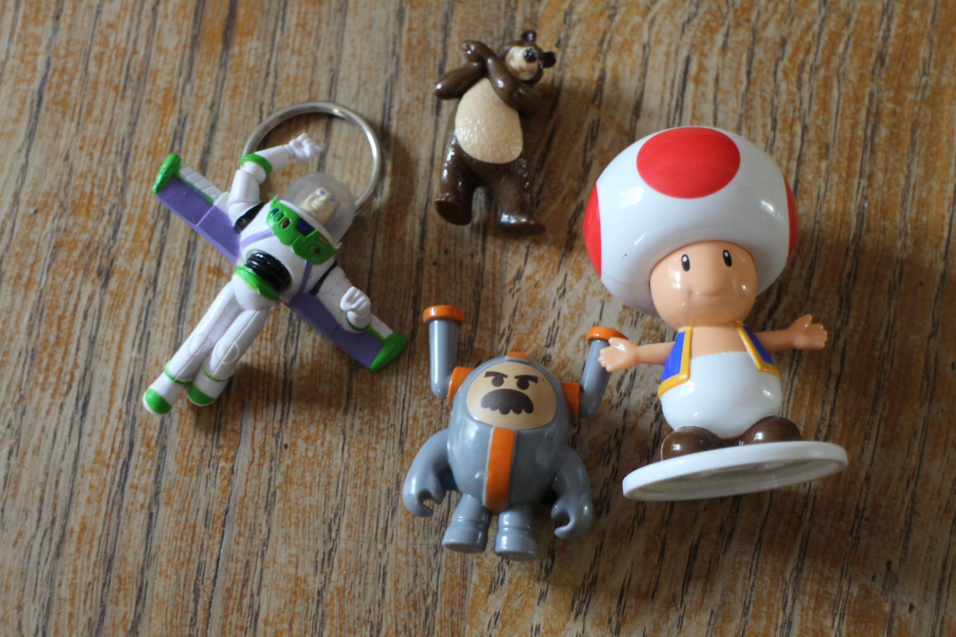 troc de troc 4 jouets. image 0