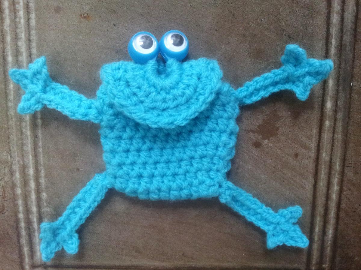 troc de troc petite grenouille-pochette au crochet faite main image 0