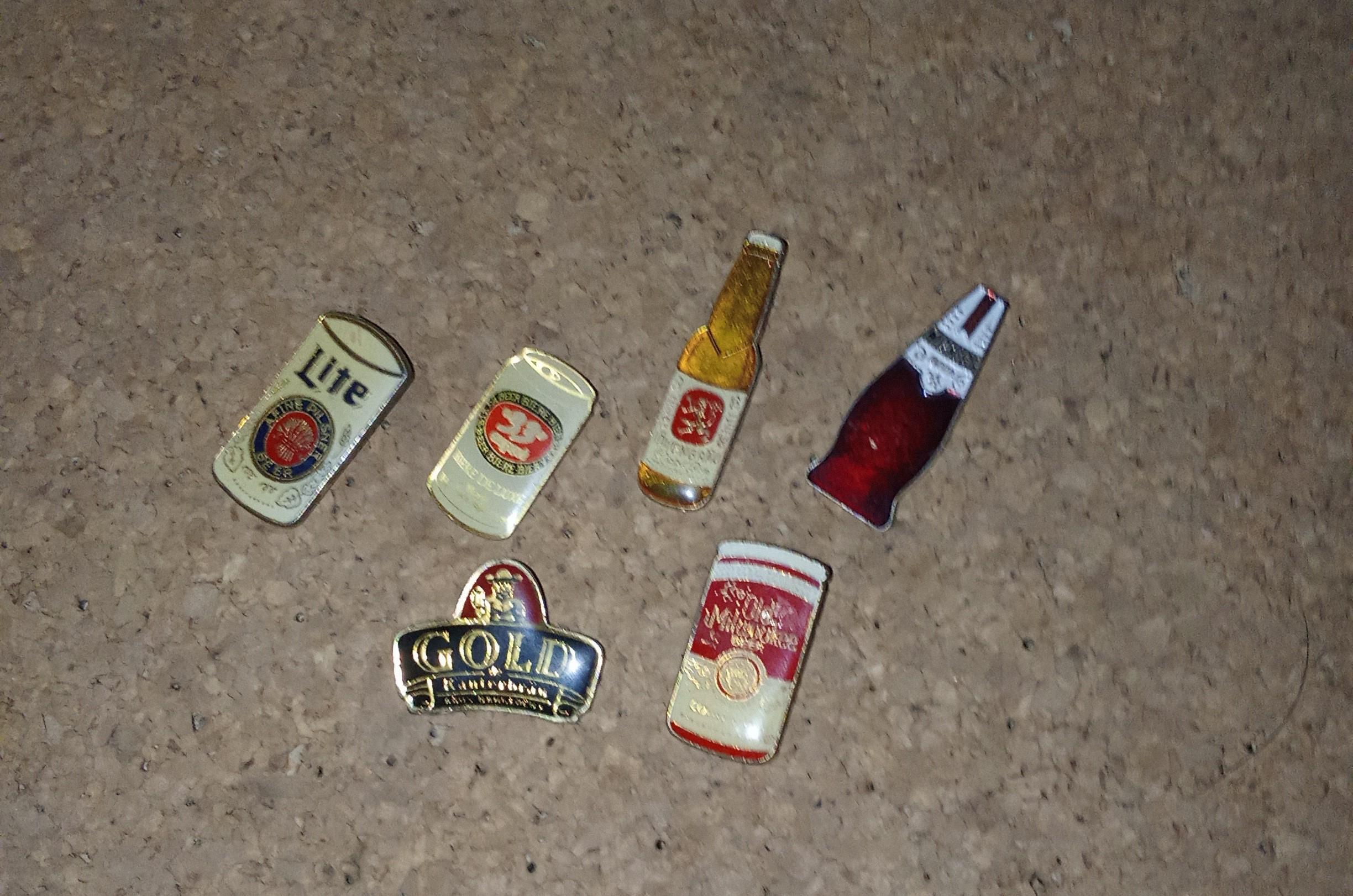 troc de troc lot pin's bières avec attache image 0