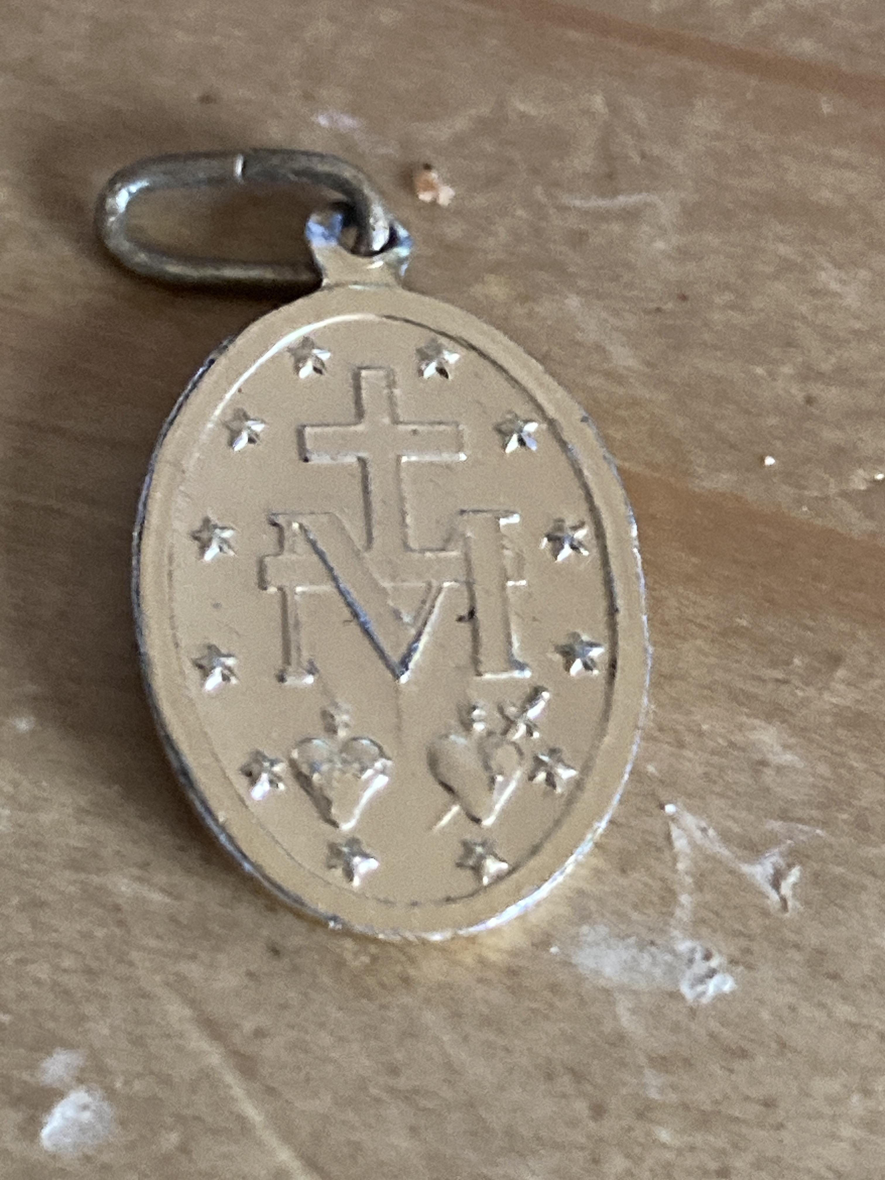 troc de troc petite médaille religieuse plaquée or image 1