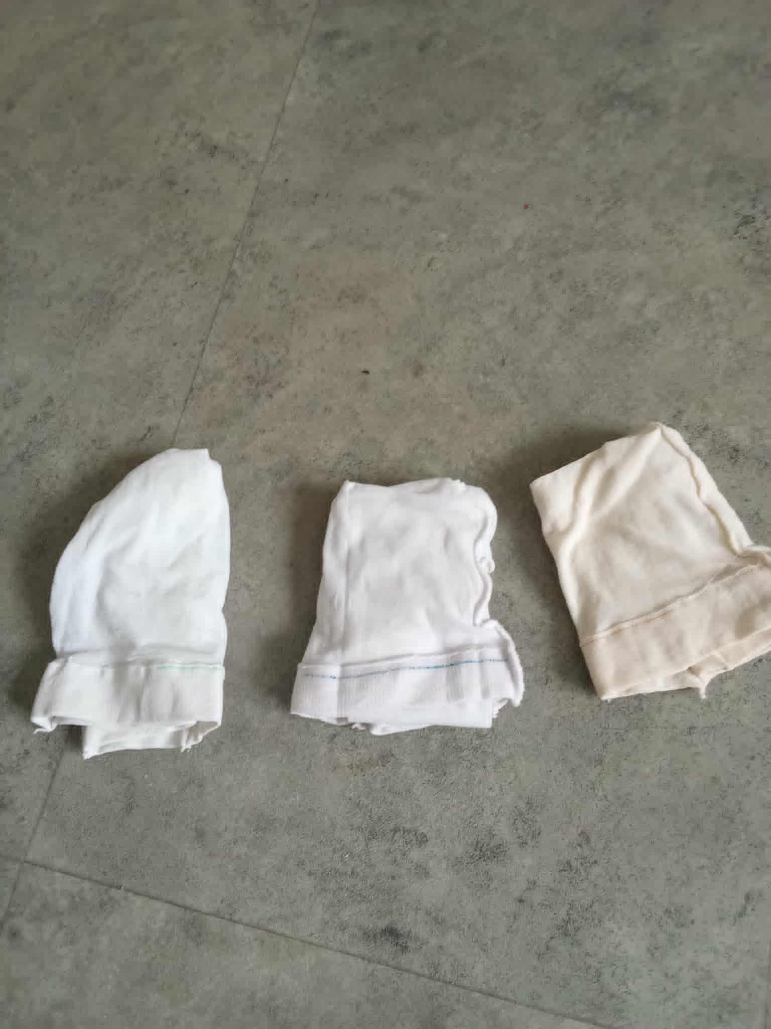 troc de troc 3 paires de collant blanc et beige deja servi mais bon image 1