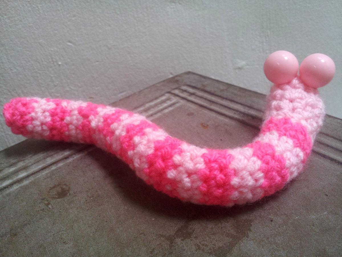 troc de troc petit ver au crochet fait main image 2