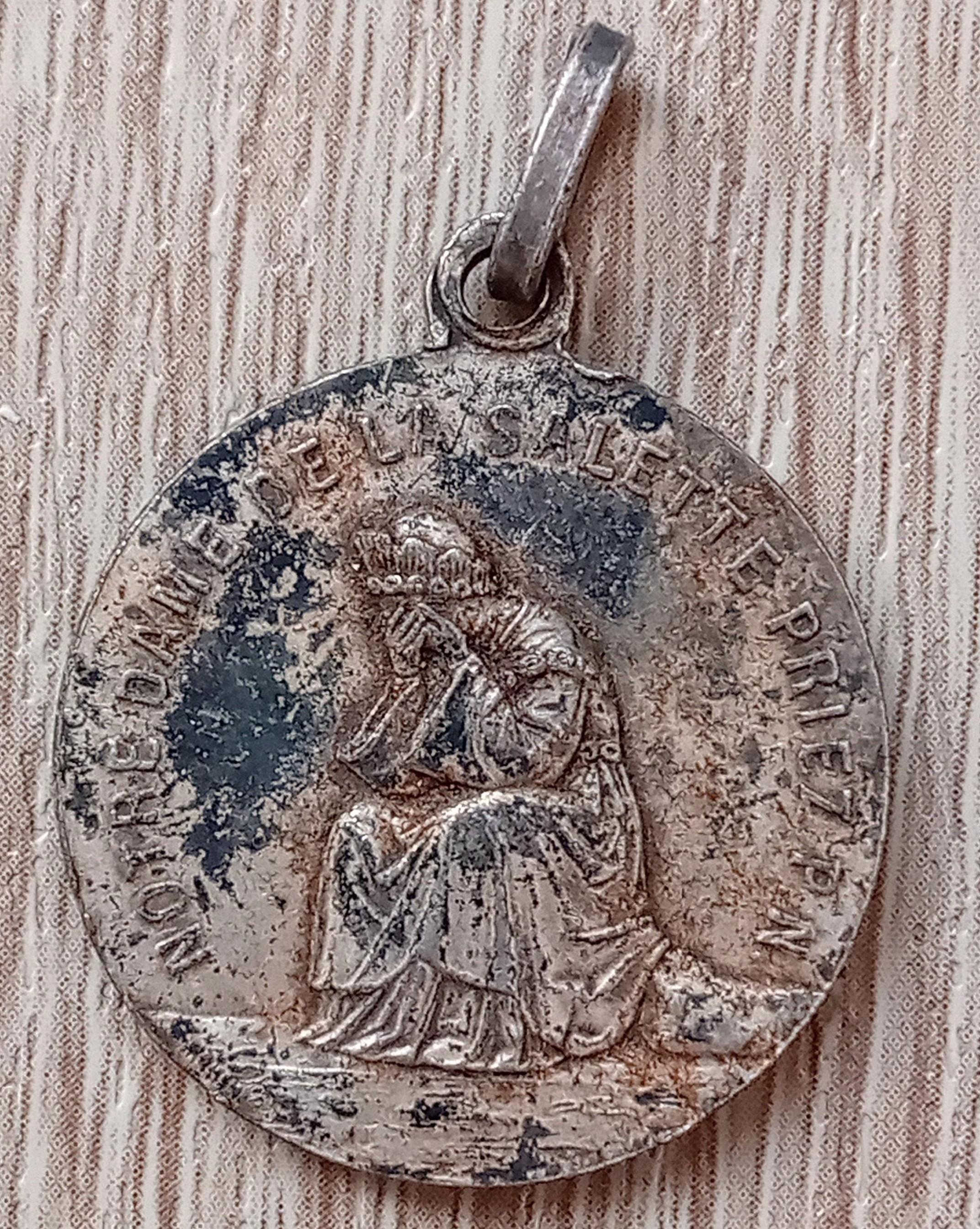 troc de troc une médaille pendentif de l appartion de la sainte vierge image 1