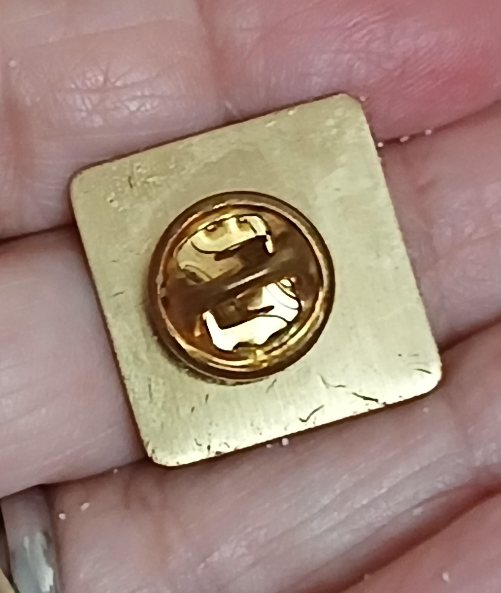 troc de troc reserver. pins ' pelletier chocolatier " image 2