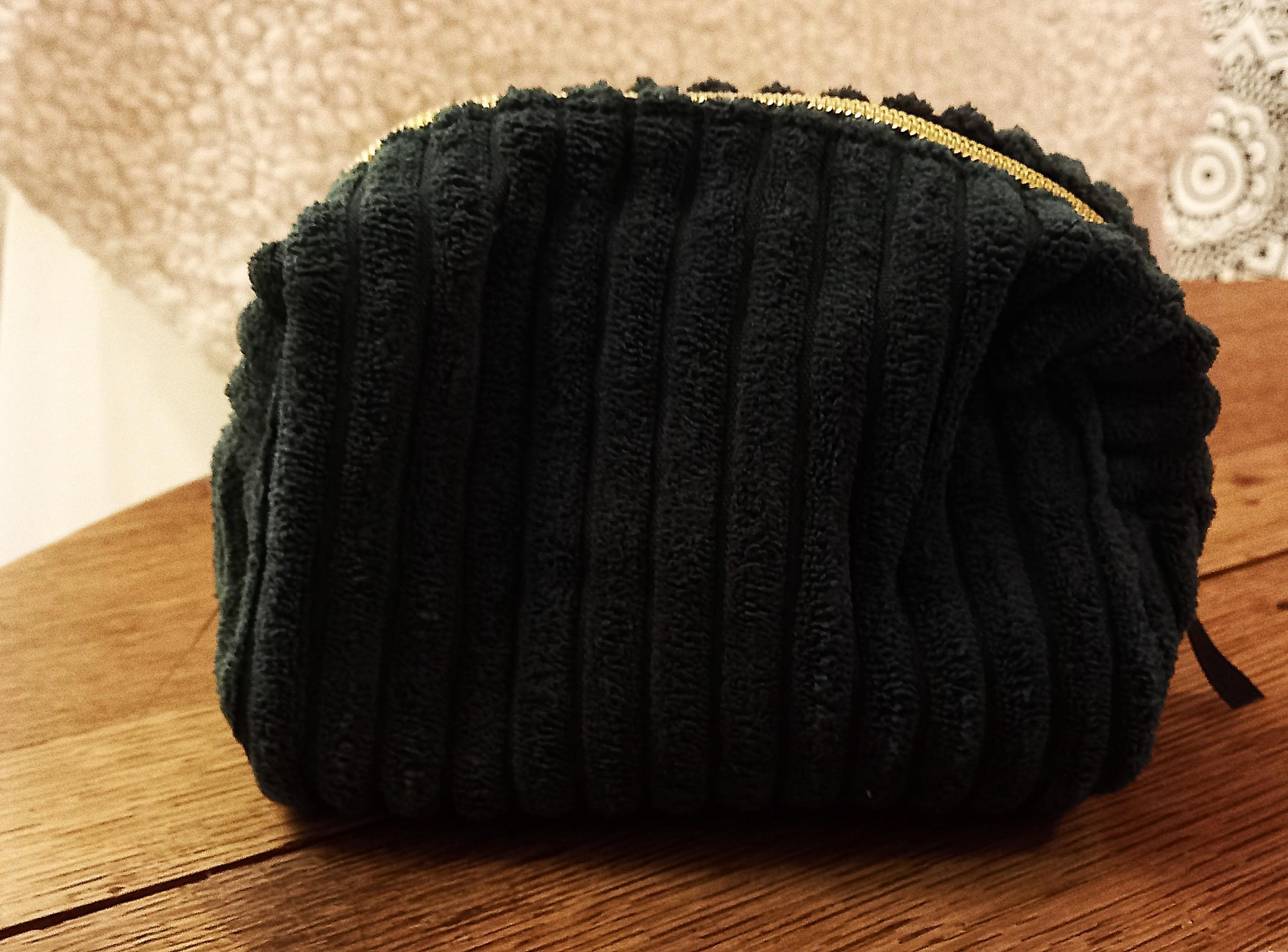 troc de troc trousse verte foncée en velours. image 0