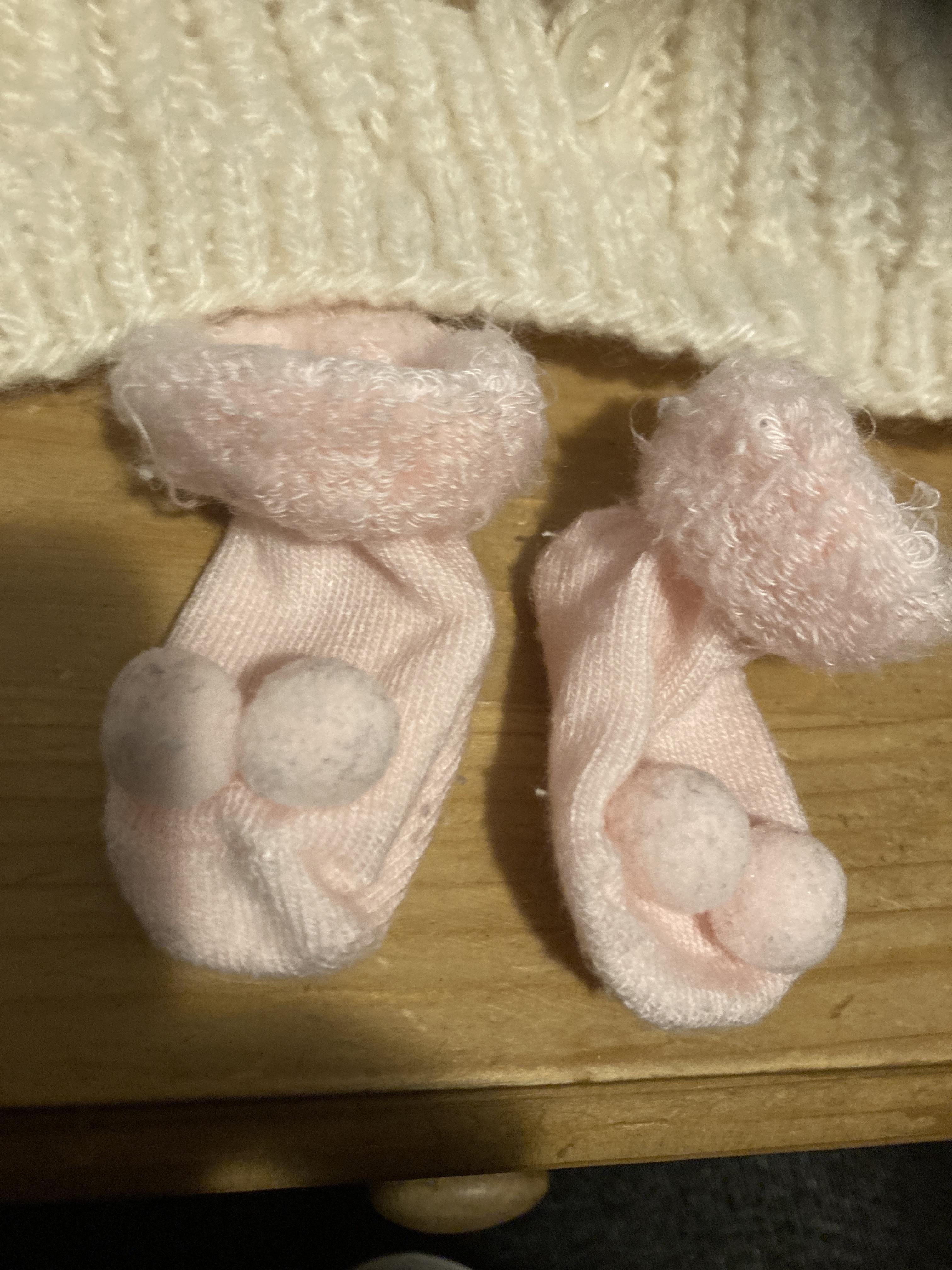 troc de troc haut tricot sans manche et chaussettes 6 mois image 2