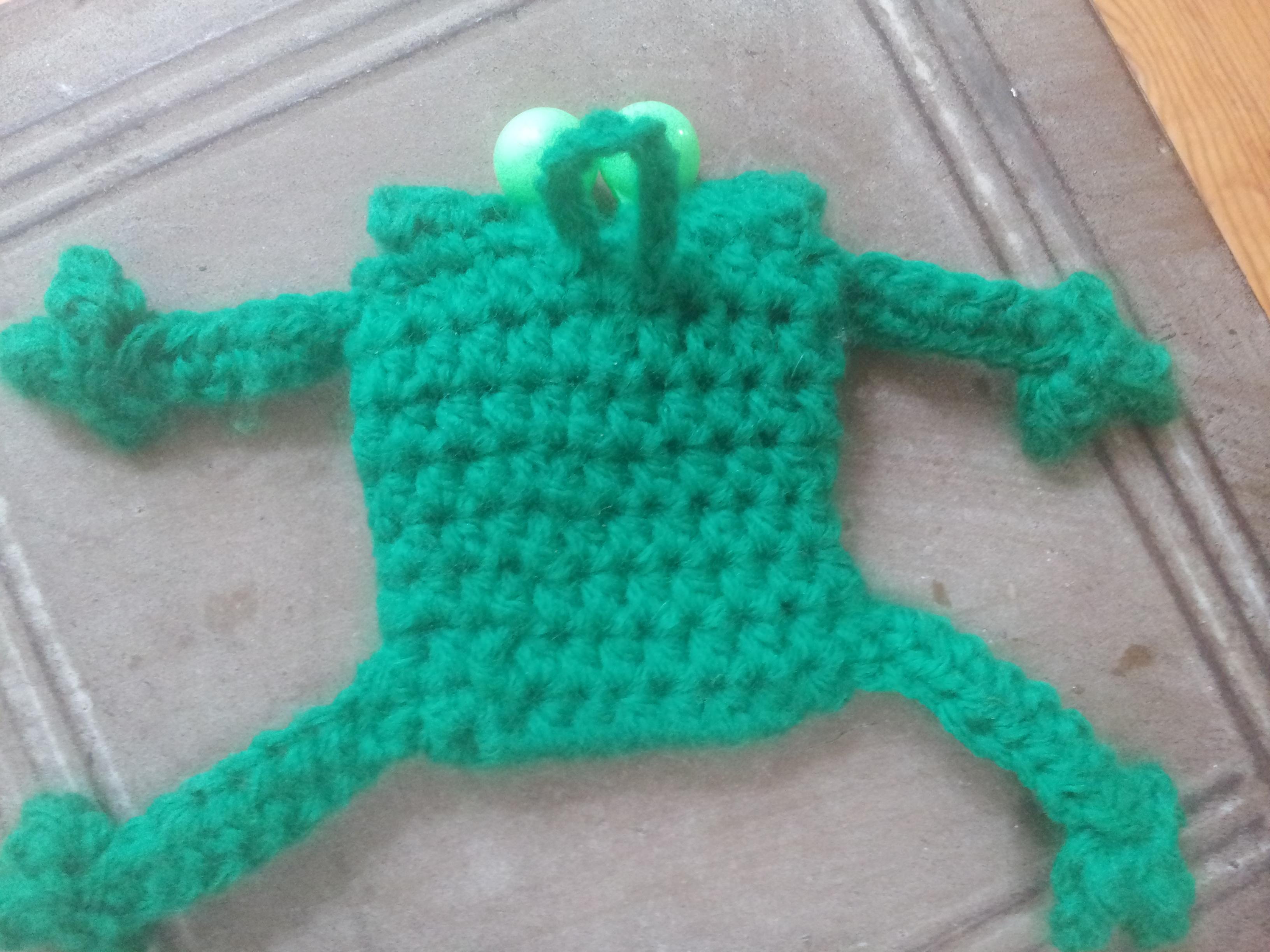 troc de troc petite grenouille-pochette au crochet faite main image 2