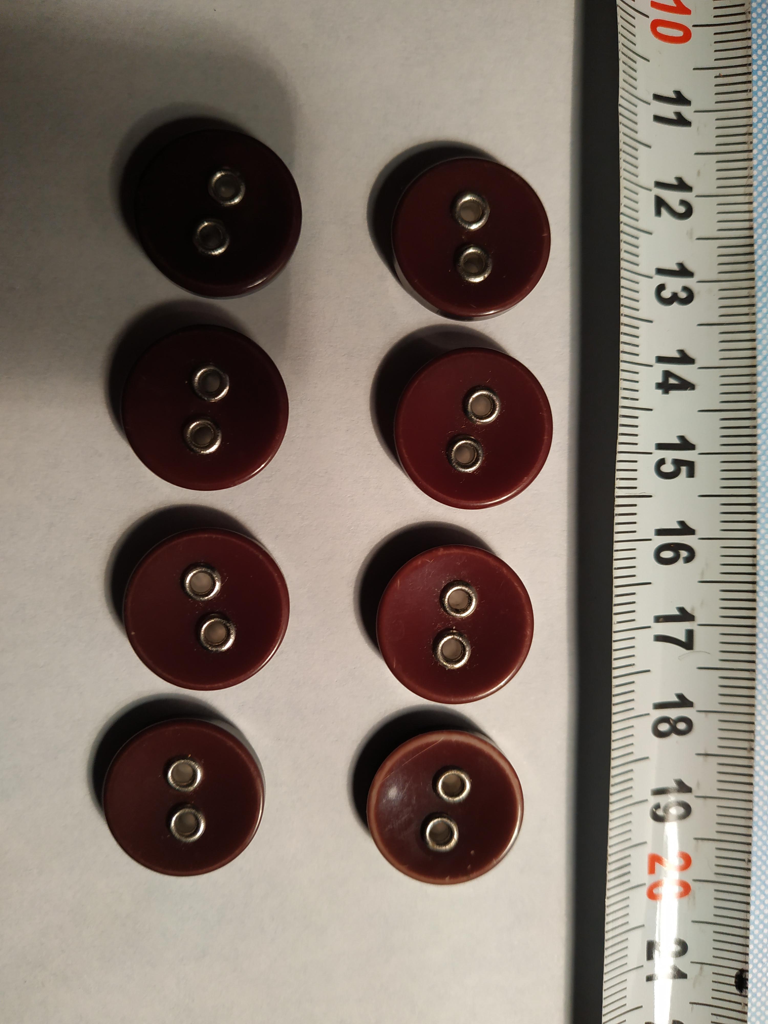 troc de troc 8 boutons moyens chocolat prune image 0