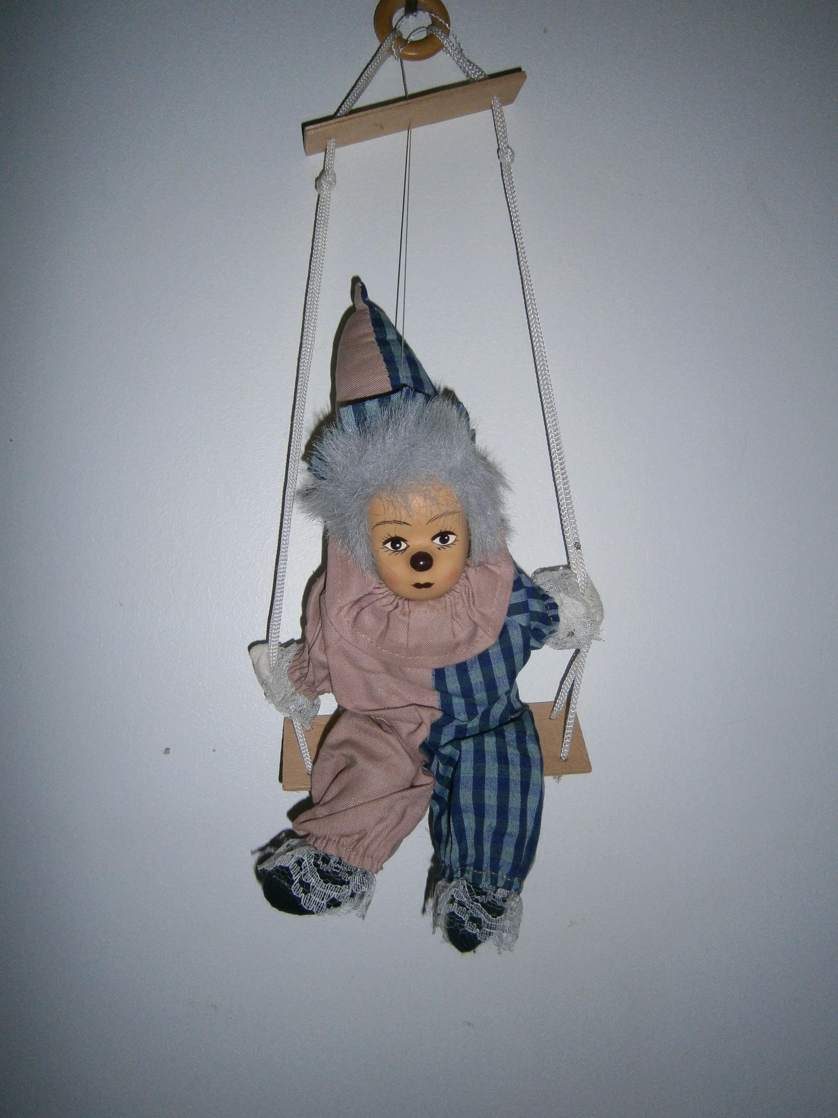 troc de troc clown sur balançoire image 0