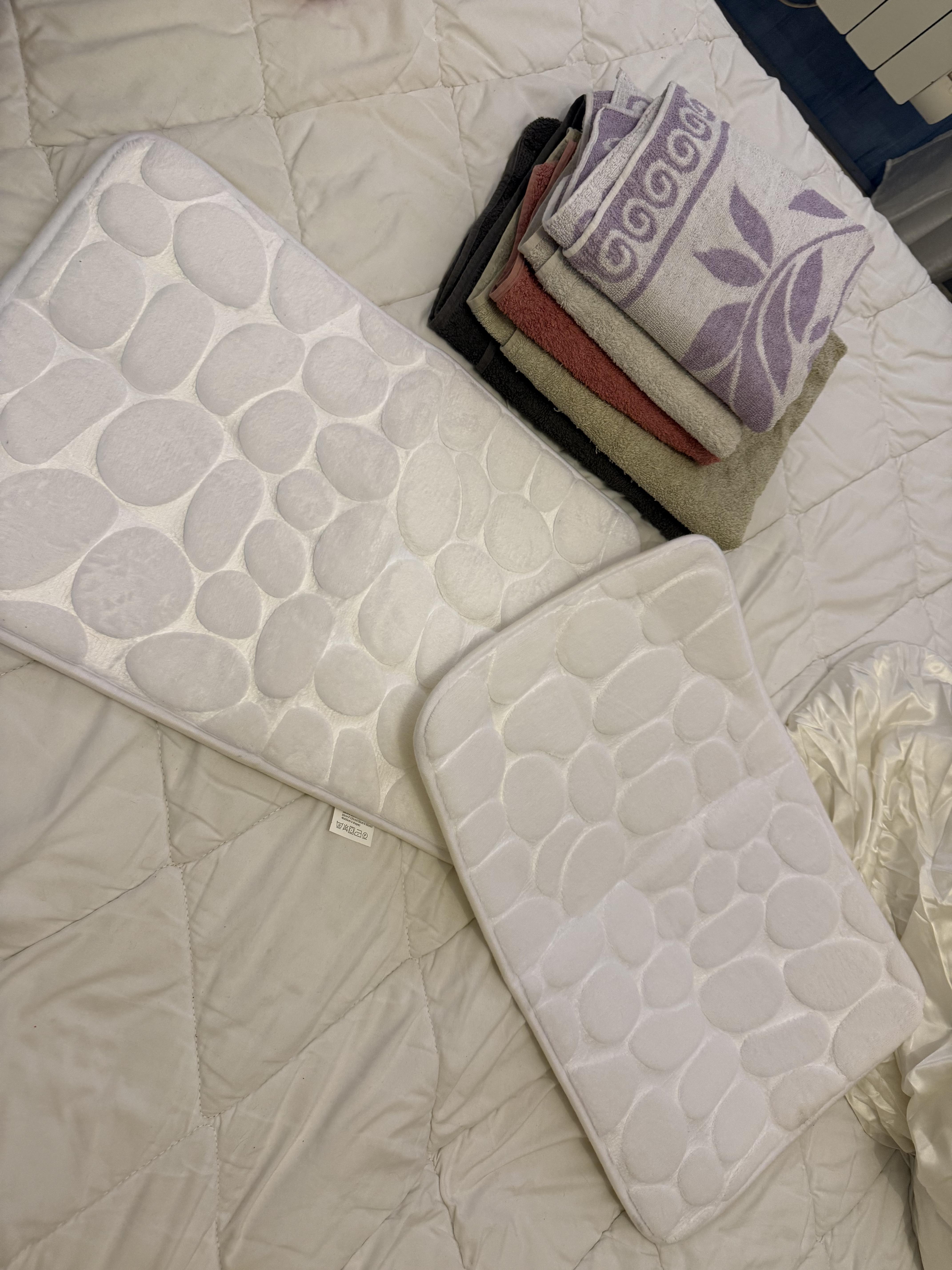 troc de troc lot tapis de bain et 5 serviettes image 0