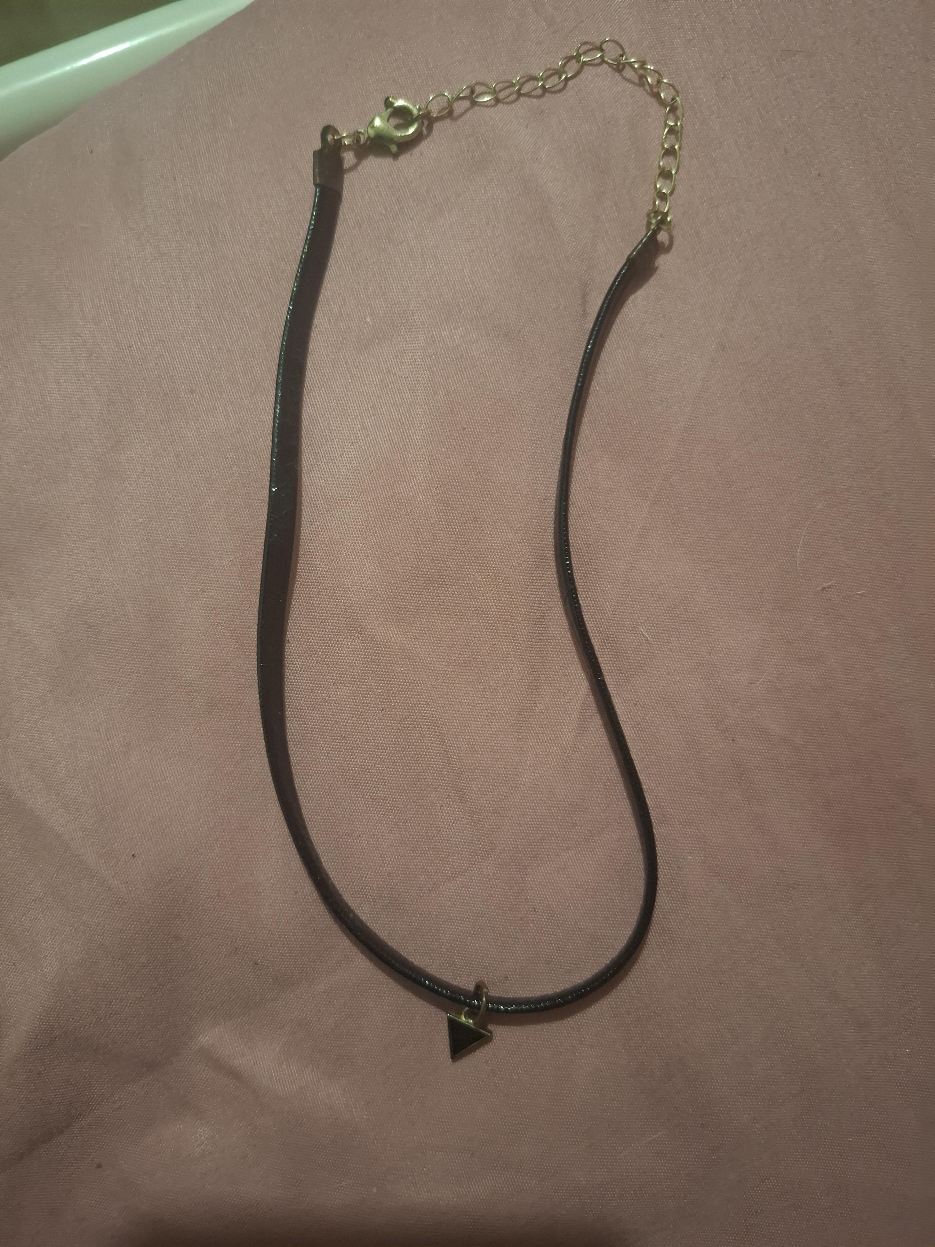 troc de troc collier raz du coup image 0
