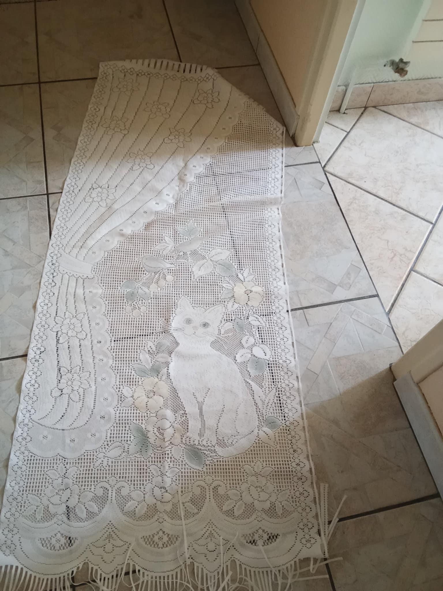 troc de troc 1 rideau de porte 1m60 sur 62 cm motif chat et fleur blanc image 0