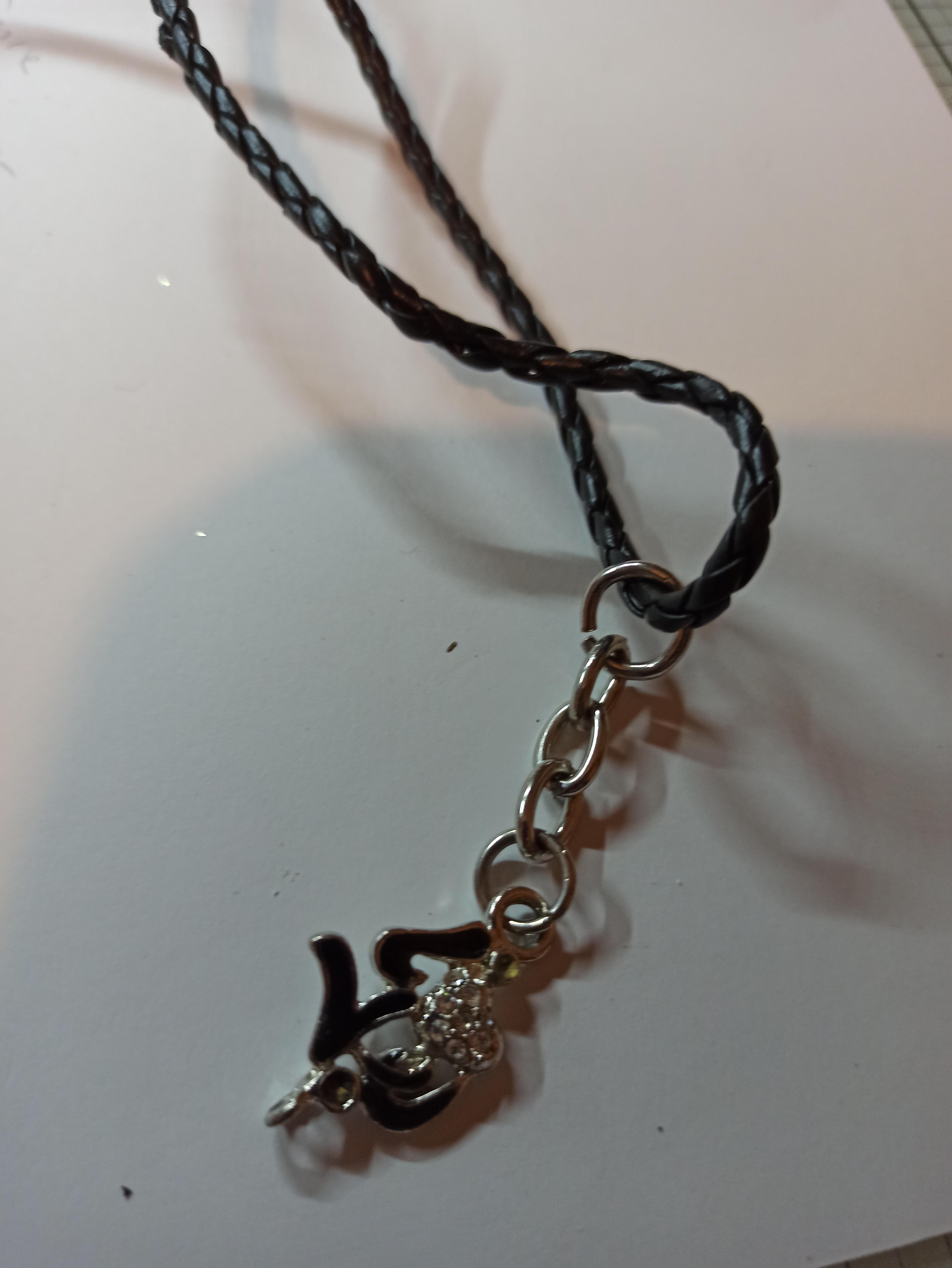 troc de troc réserve pendentif avec cordon noir image 0