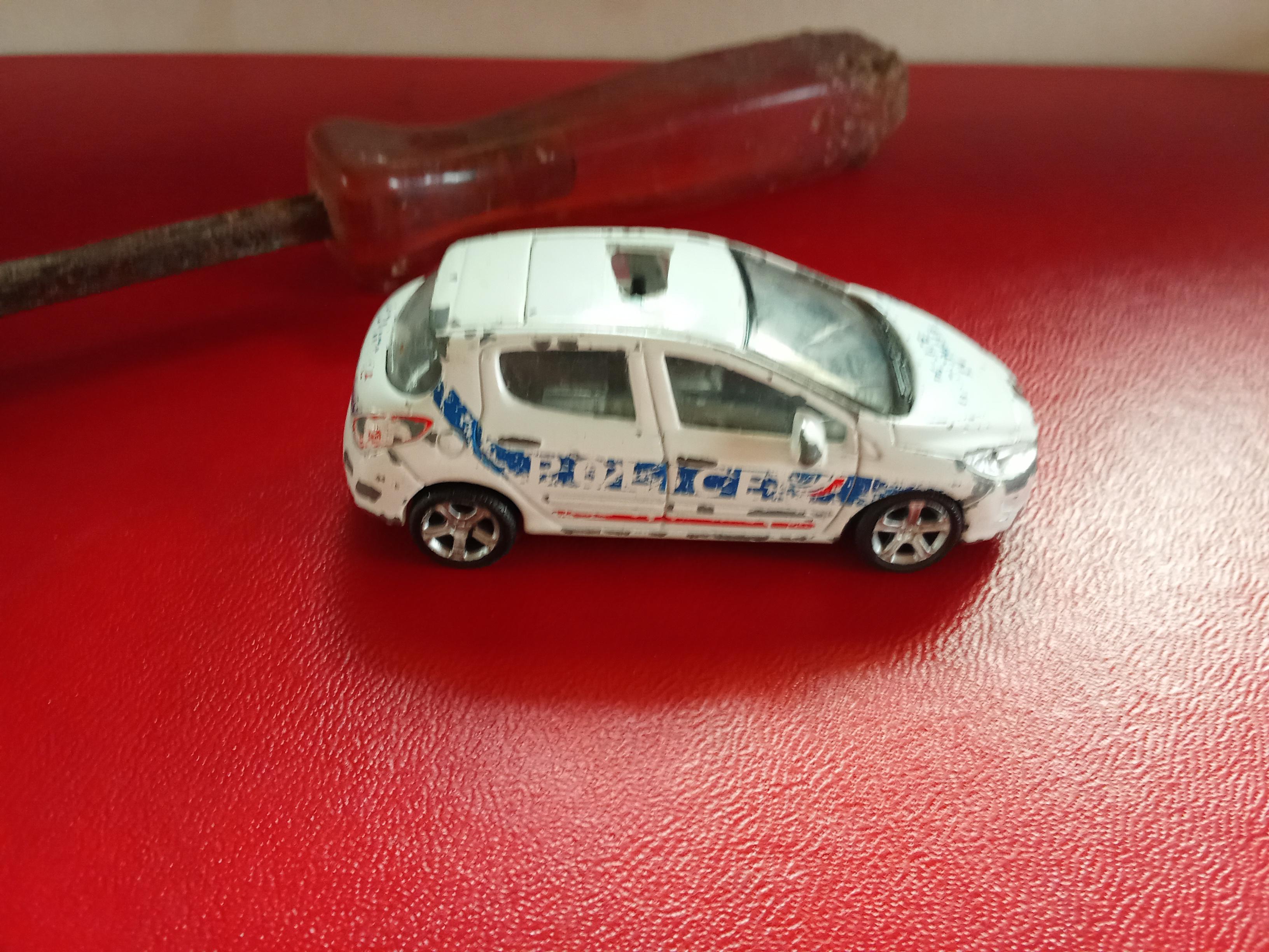 troc de troc voiture police norev échelle 1/43 en l'etat réserver marylou image 1