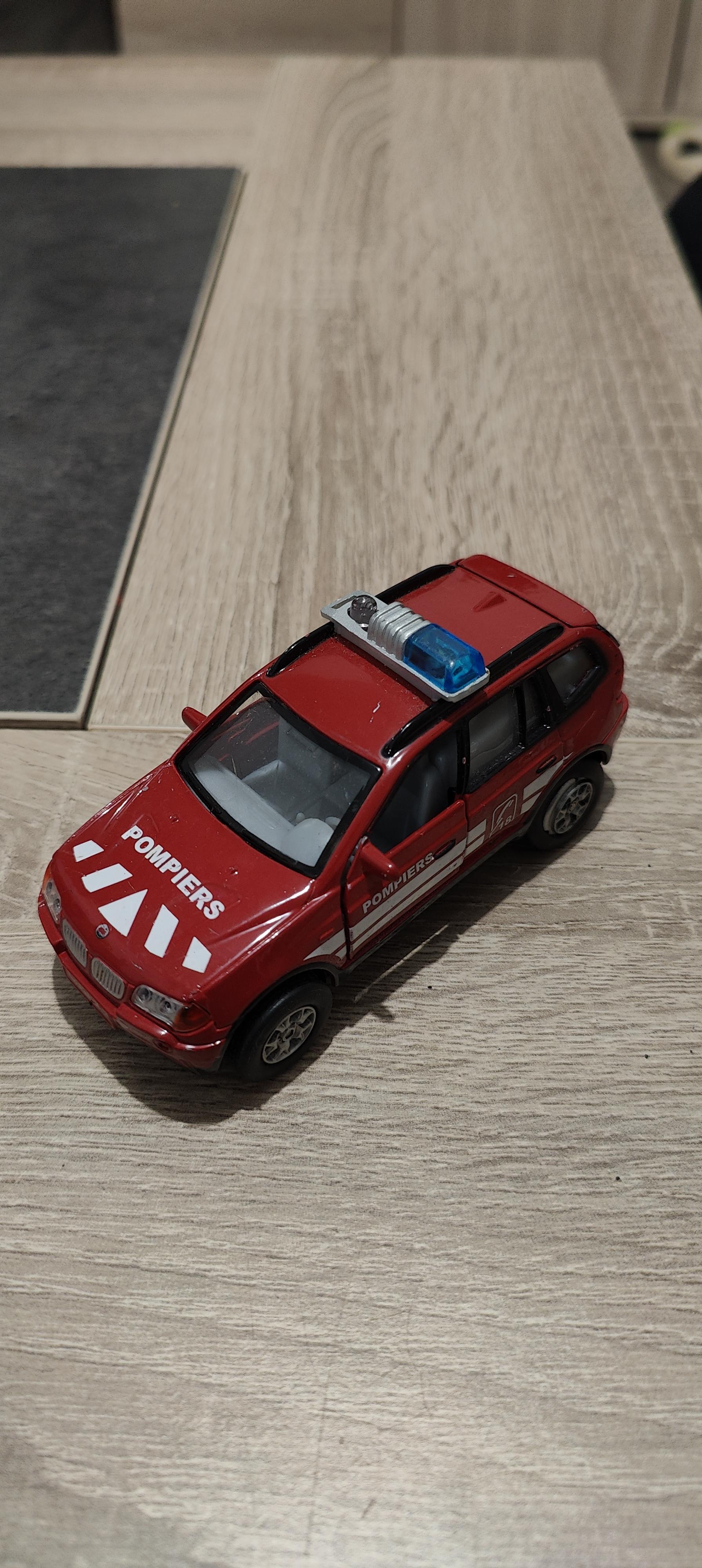 troc de troc voiture en métal image 0