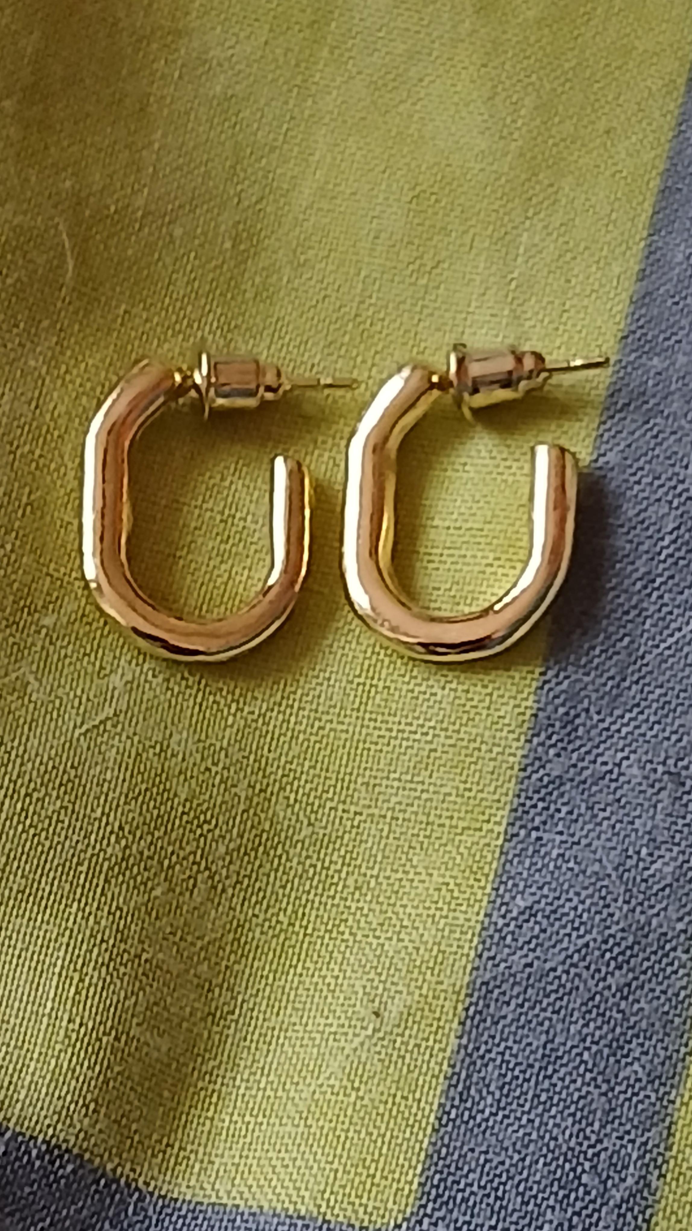 troc de troc une paire de boucle d oreille image 1