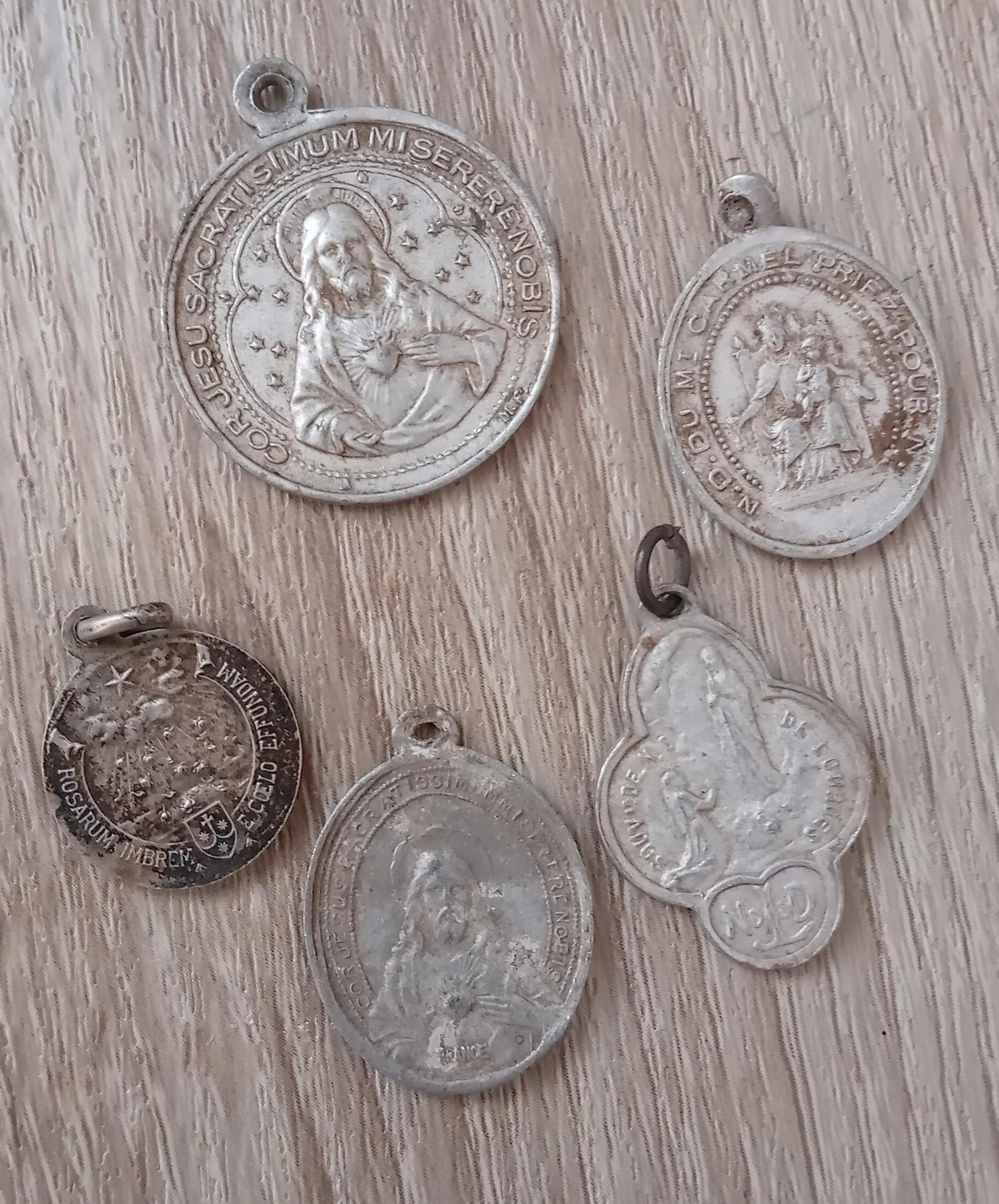 troc de troc lots de 5 médailles pendentifs religieuses image 1