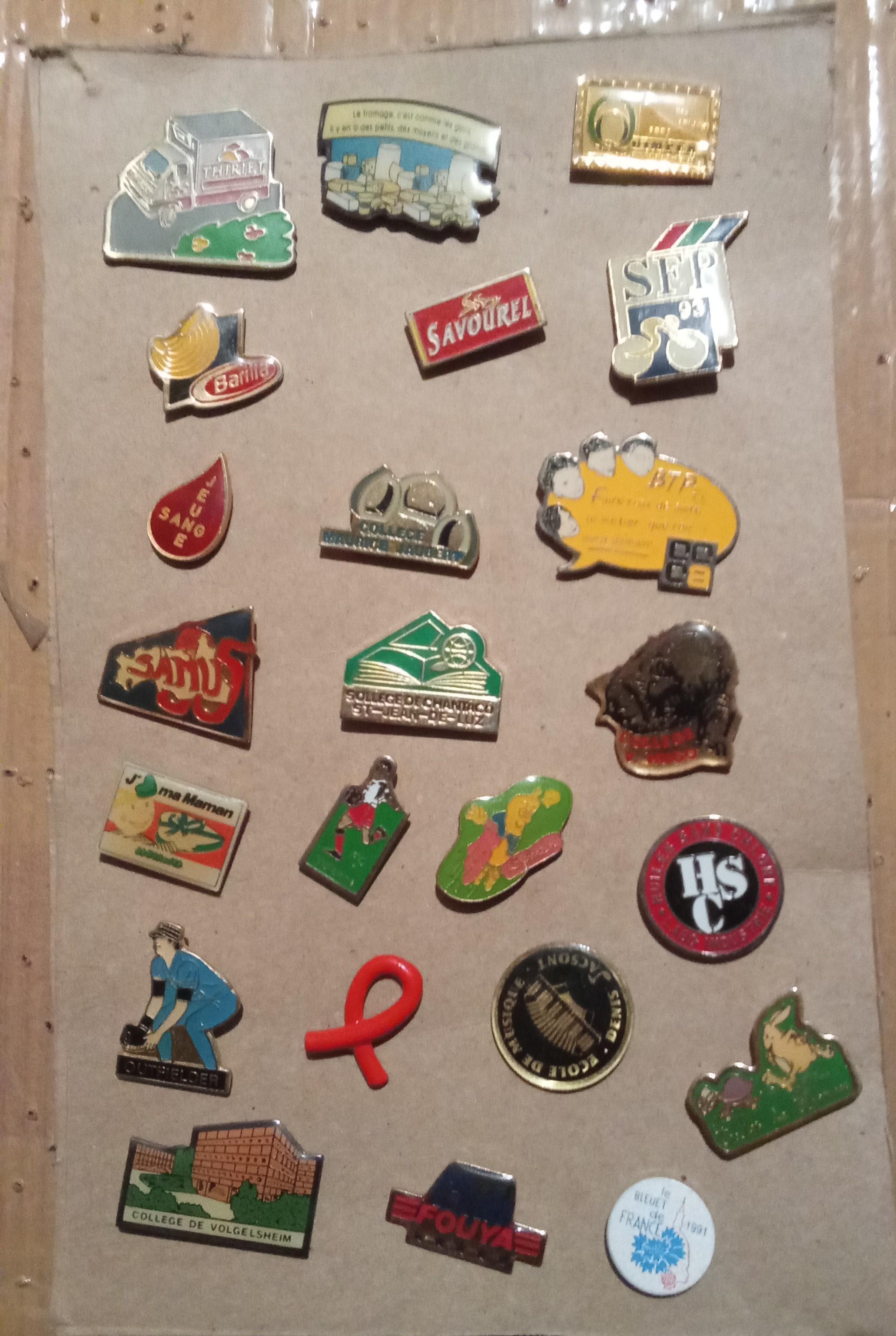 troc de troc lot de pin's réserver lilas 91 image 0