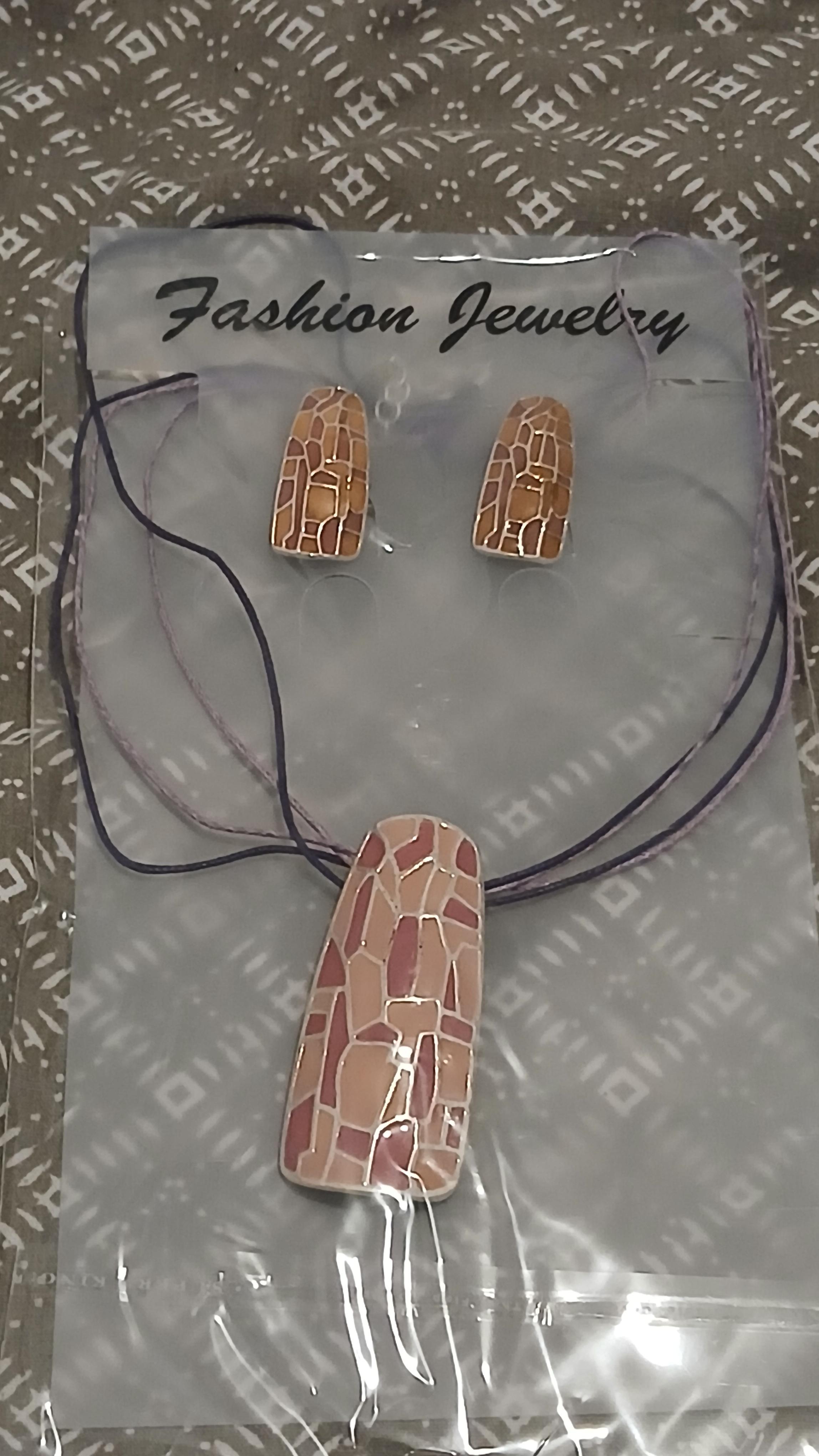 troc de troc reserver divers troc. collier femme image 0