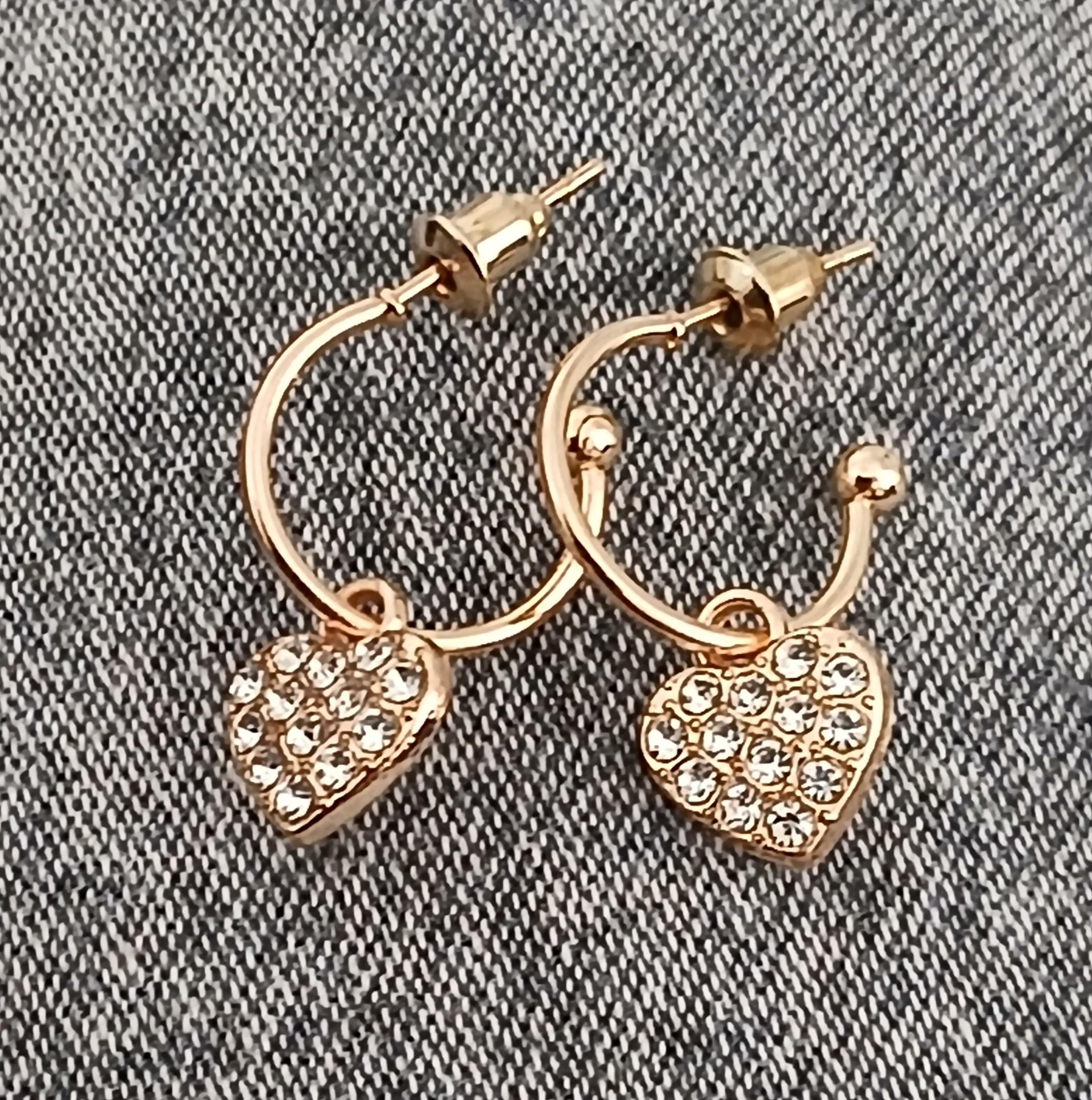 troc de troc une paire de boucle d oreille image 0