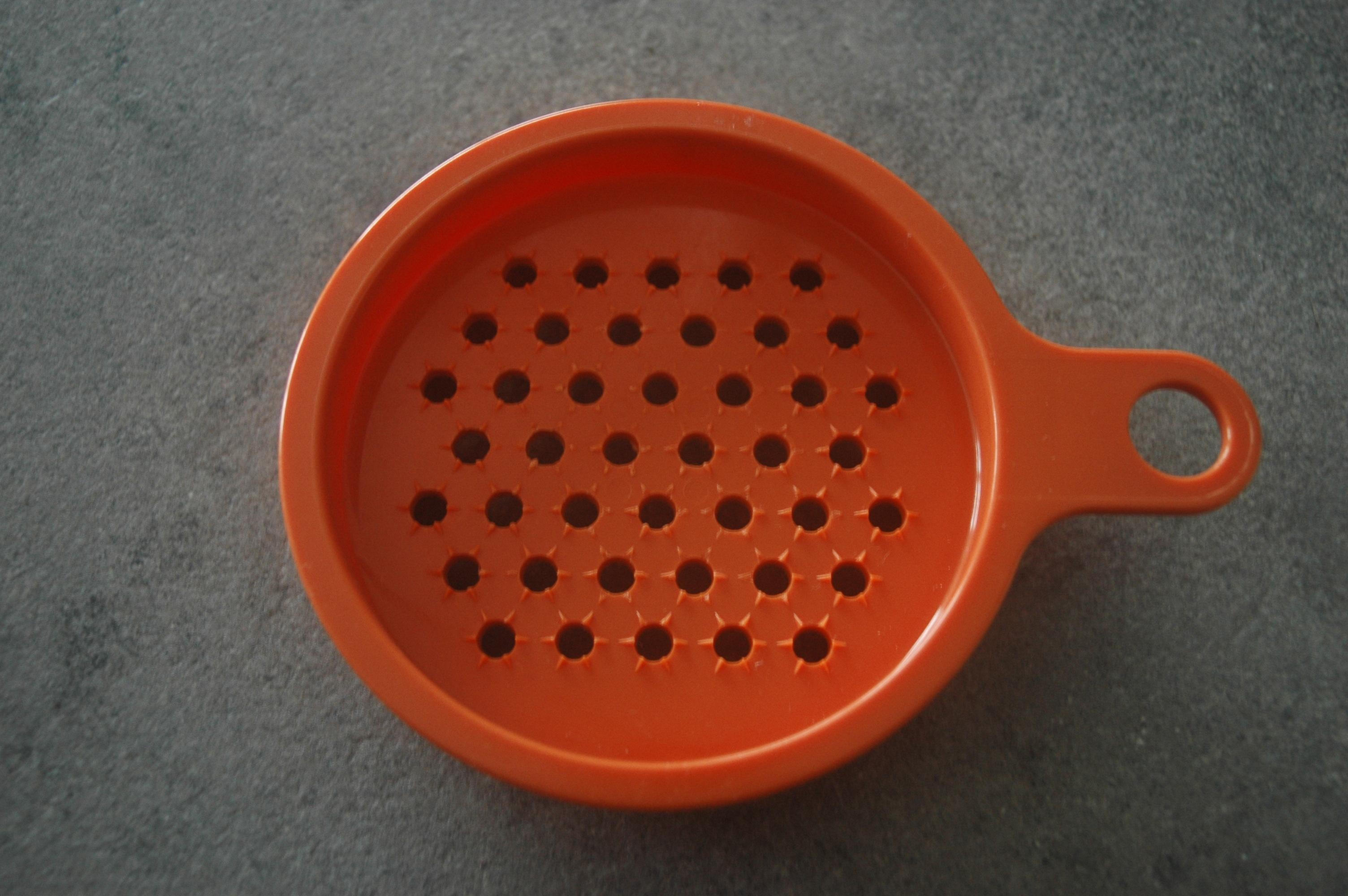 troc de troc séparateur œuf et mini râpe tupperware image 0