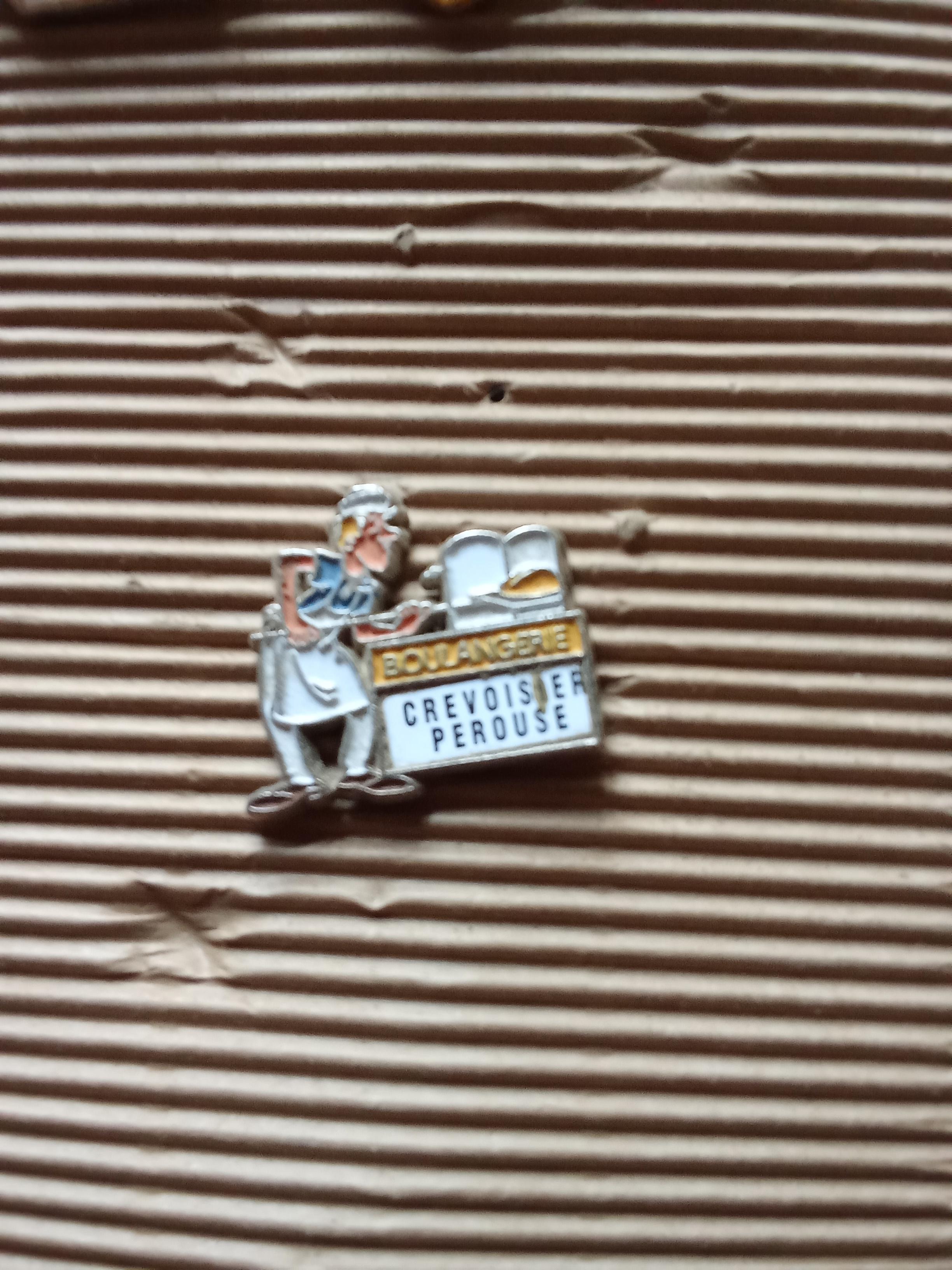 troc de troc pin's boulangerie réserver lilas91 image 0