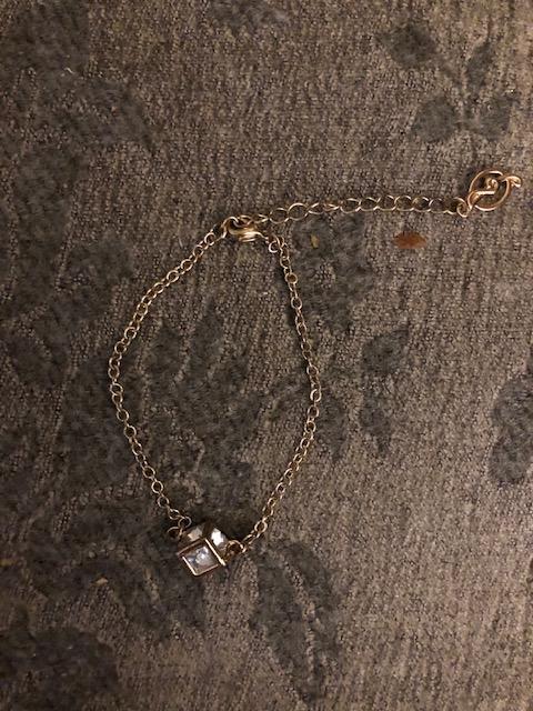 troc de troc bracelet chaînette métal doré petit cube image 0