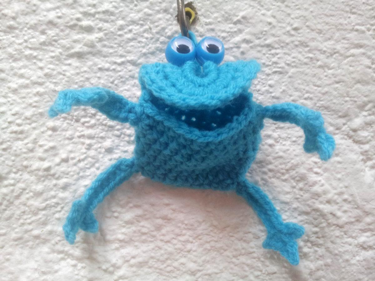 troc de troc petite grenouille-pochette au crochet faite main image 1