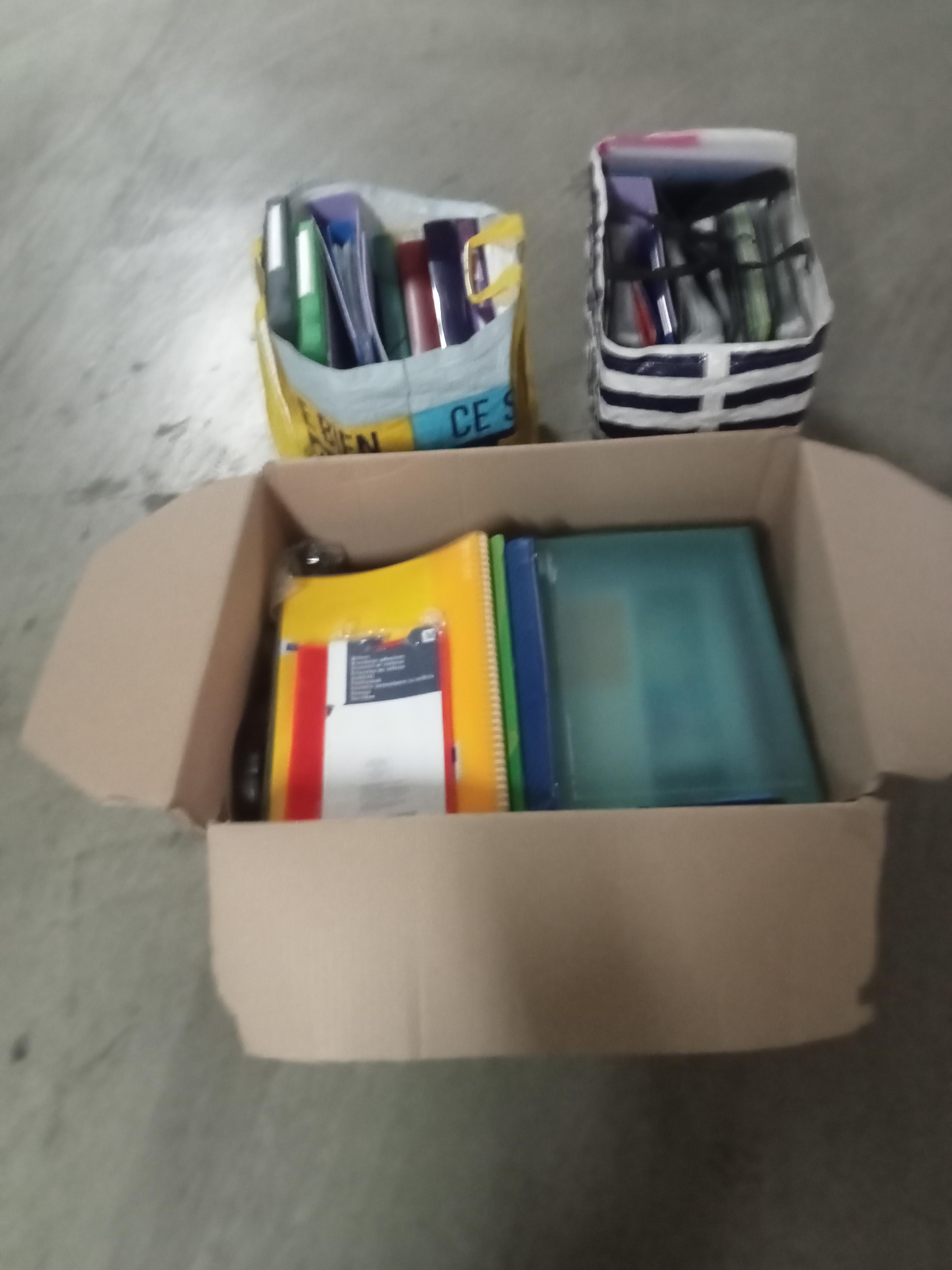 troc de troc lot de fournitures scolaires image 0